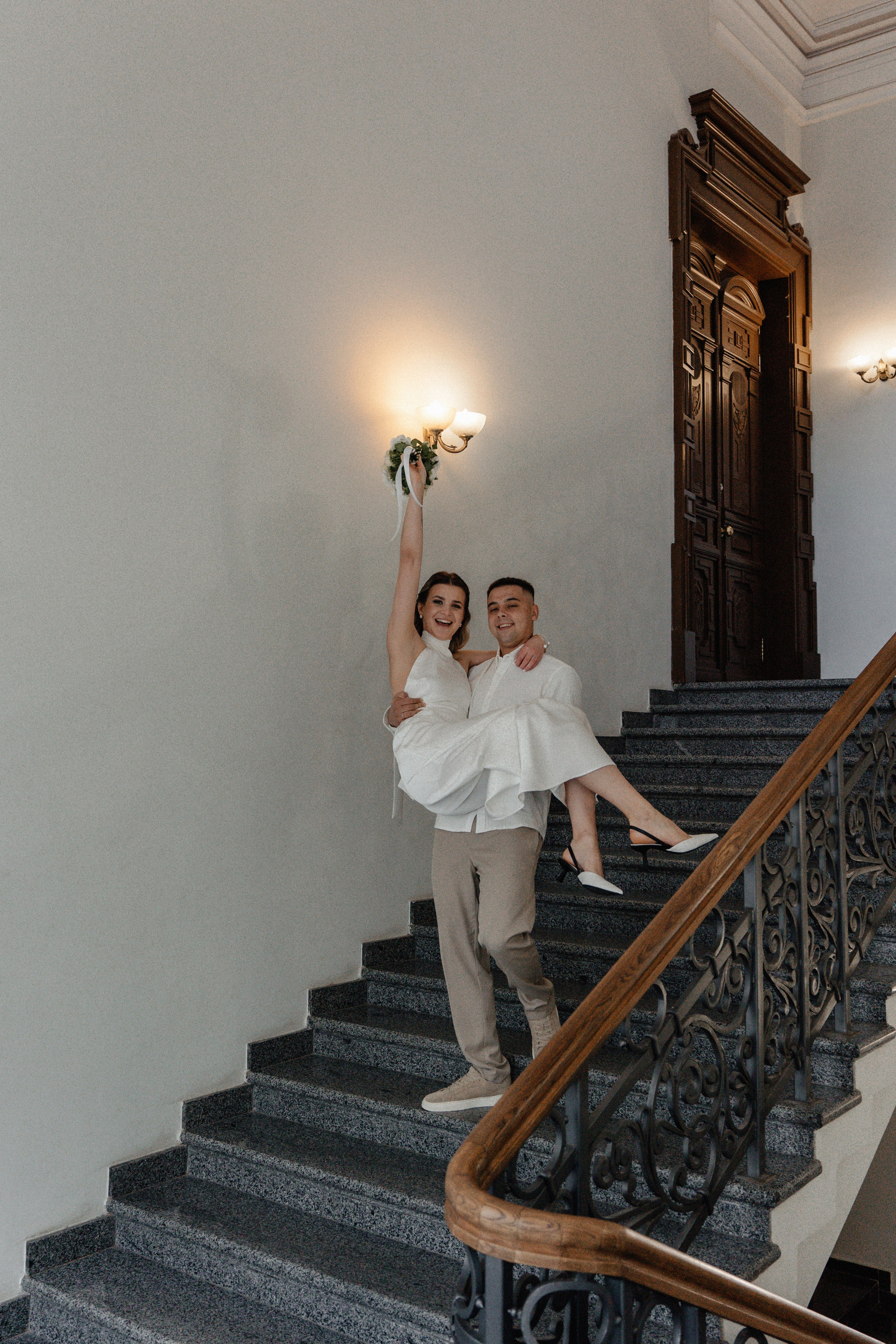 Любовь в одном знаменитом подъезде Минска. Ваш семейный фотограф в Минске — Вика Трегубова