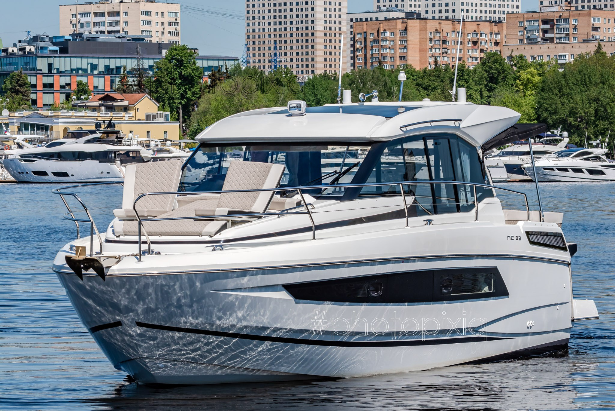 Фотосъёмка яхты Jeanneau NC 33 для брокера. Интерьерная съёмка и виртуальные туры — Интерьерный фотограф Кузнецов Сергей (photopixiq)