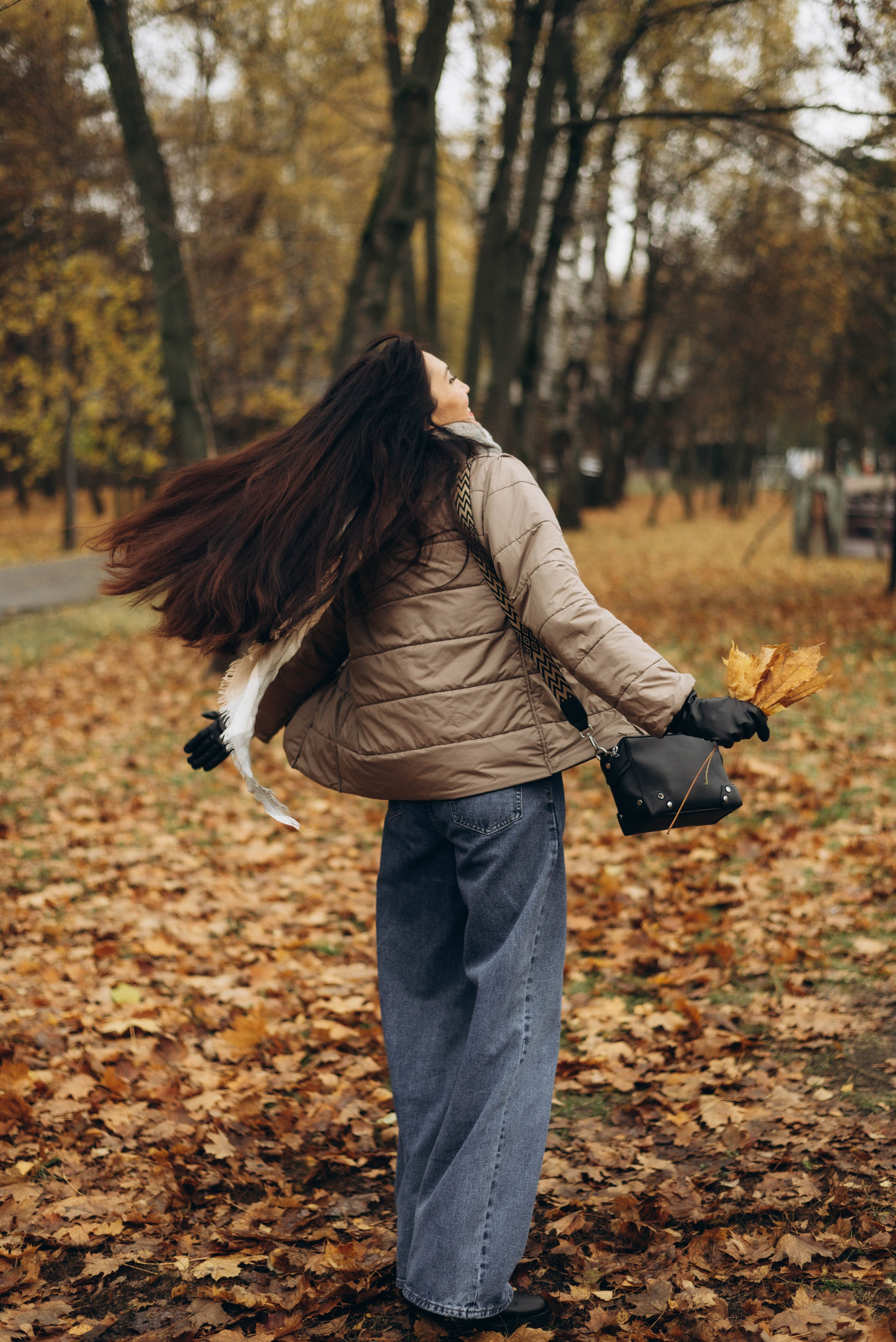 Прогулочная фотоссесия для девушки в парке. Семейный фотограф в Железнодорожном Масаева Елена