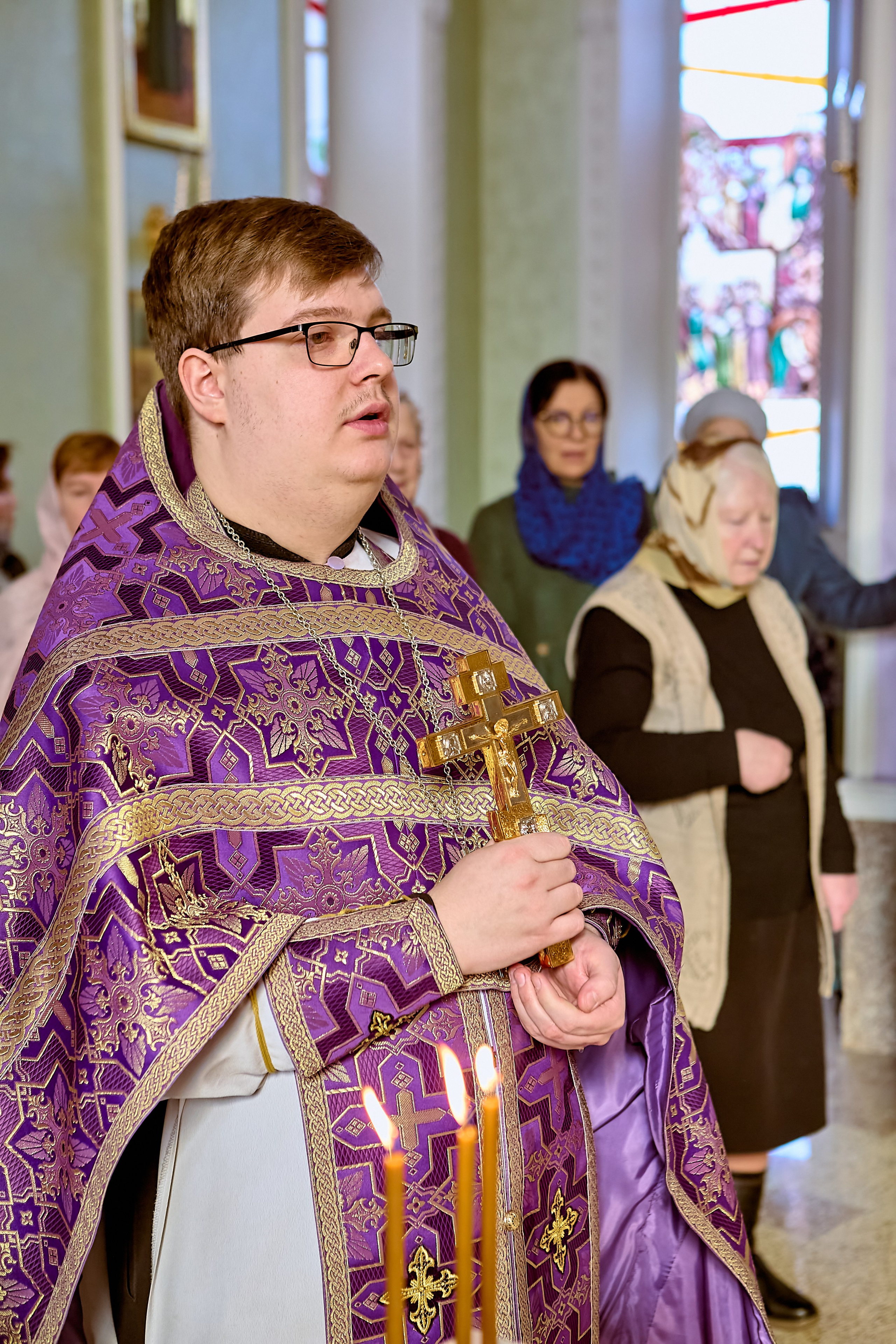 Фотографии Божественной Литургии в Неделю Крестопоклонную