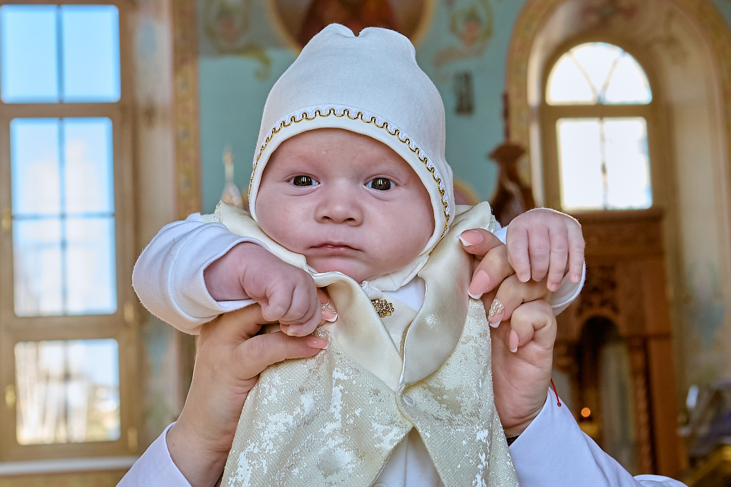 Портрет новокрещенного в белом одеянии Фотограф на Крещение и венчание в Дзержинске.