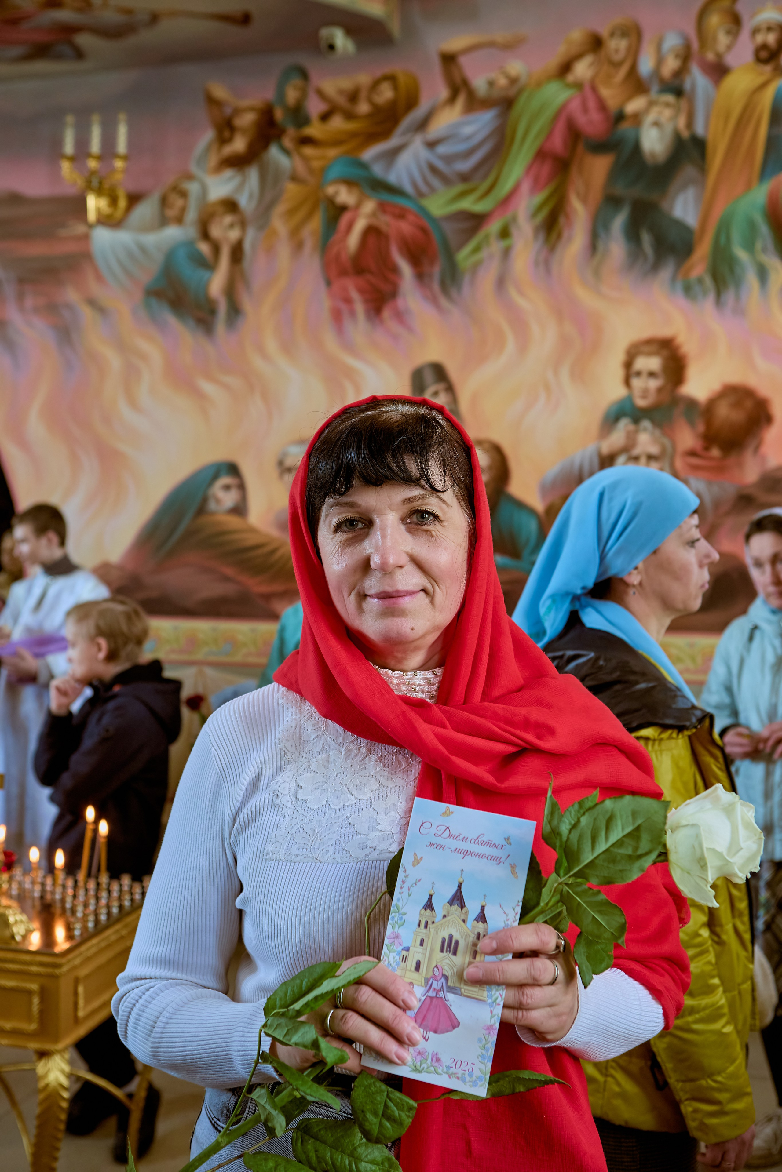 Женский портрет в день празднования Святых Жен Мироносиц. Храм преподобного Серафима Саровского г. Дзержинск. Фото Православного портретного и детского фотографа Николая Голованова.