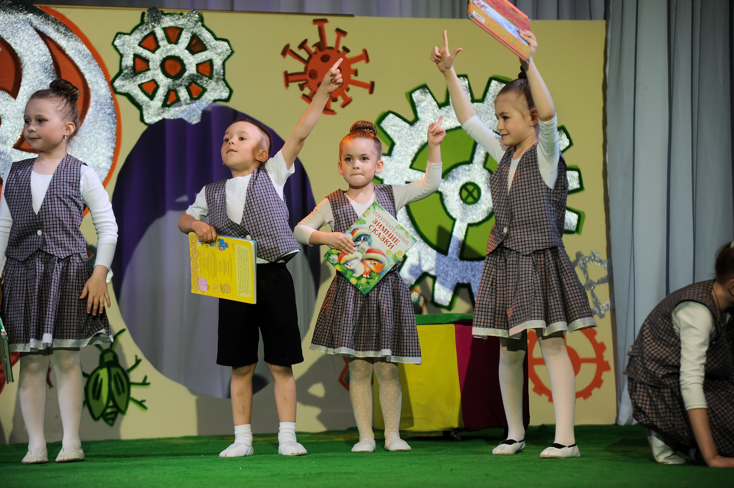 Выпускной 2025, детский центр «Самовар». Фотограф Олег Юршевич Солигорск Минск