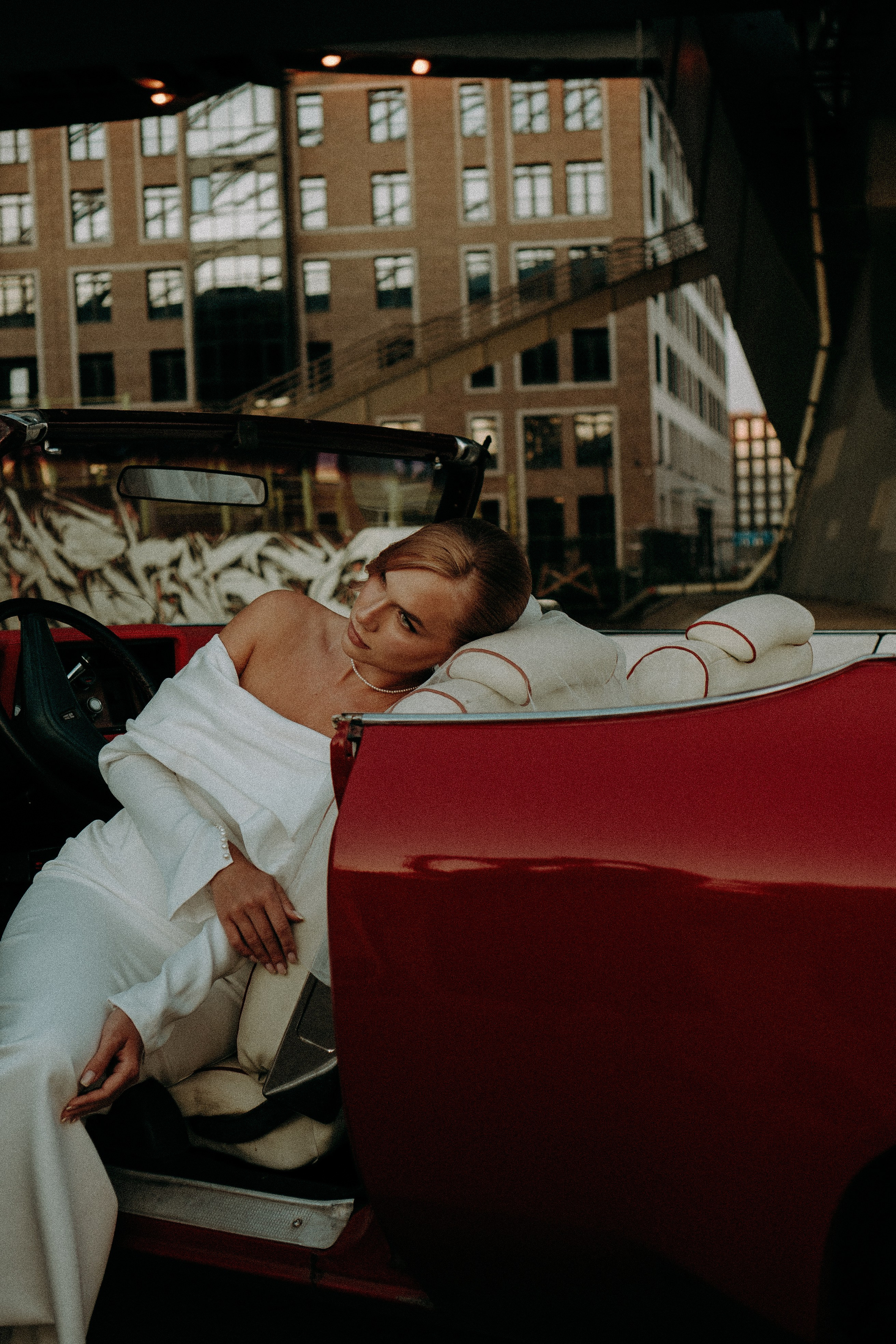 СВАДЕБНАЯ СЬЕМКА ВОЗЛЕ МСОТА БЕТАНКУРА НА КАБРИОЛЕТЕ. Профессиональный фотограф, Санкт-Петербург — Виктория Богомолова