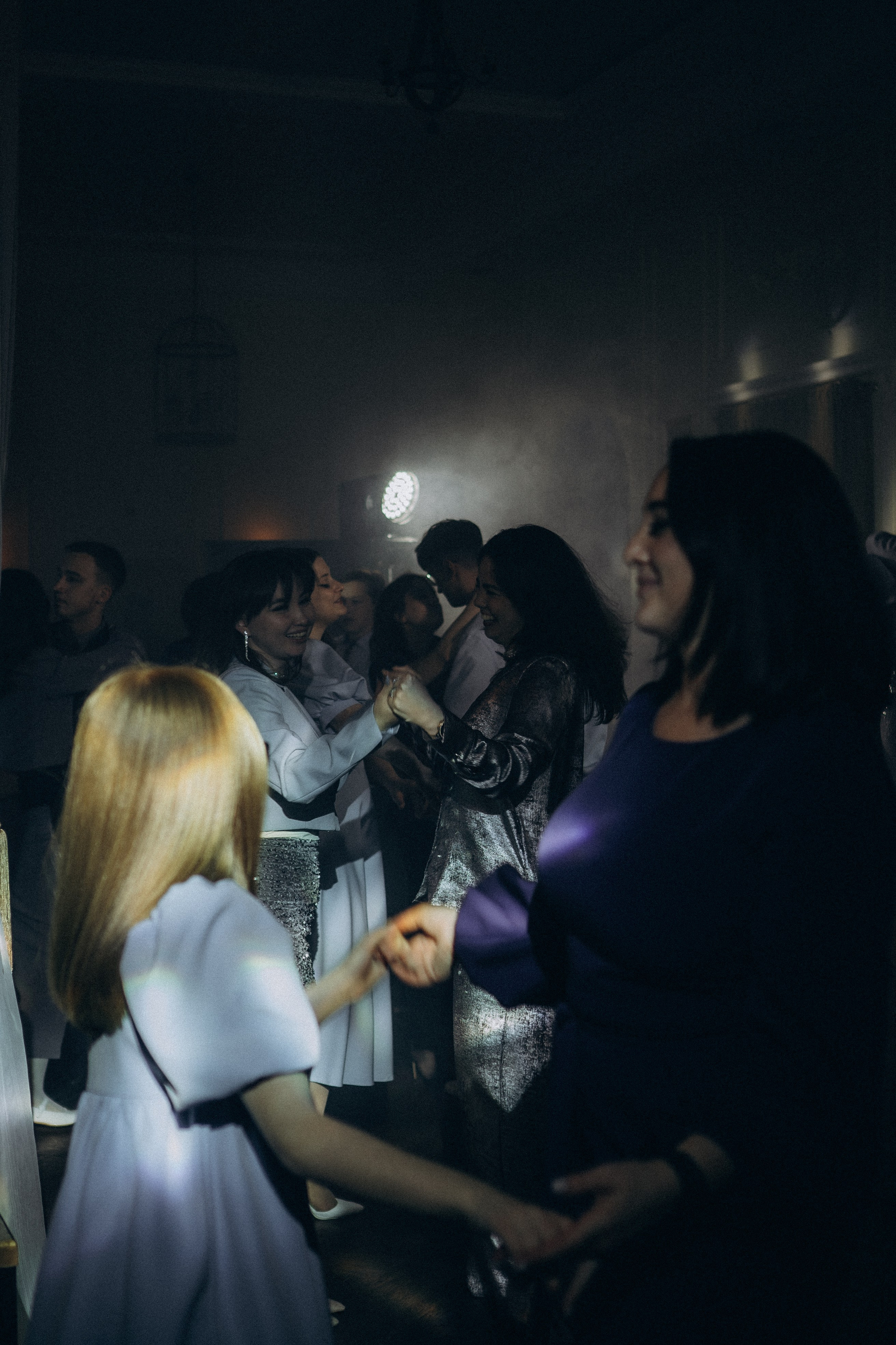 СВАДЕБНАЯ СЬЕМКА СБОРОВ В ОТЕЛЕ И ВЫЕЗД НА ЦЕРЕМОНИЮ (СНЯТО В СИБИРЕ В НИЖНЕВАРТОВСКЕ). Профессиональный фотограф, Санкт-Петербург — Виктория Богомолова