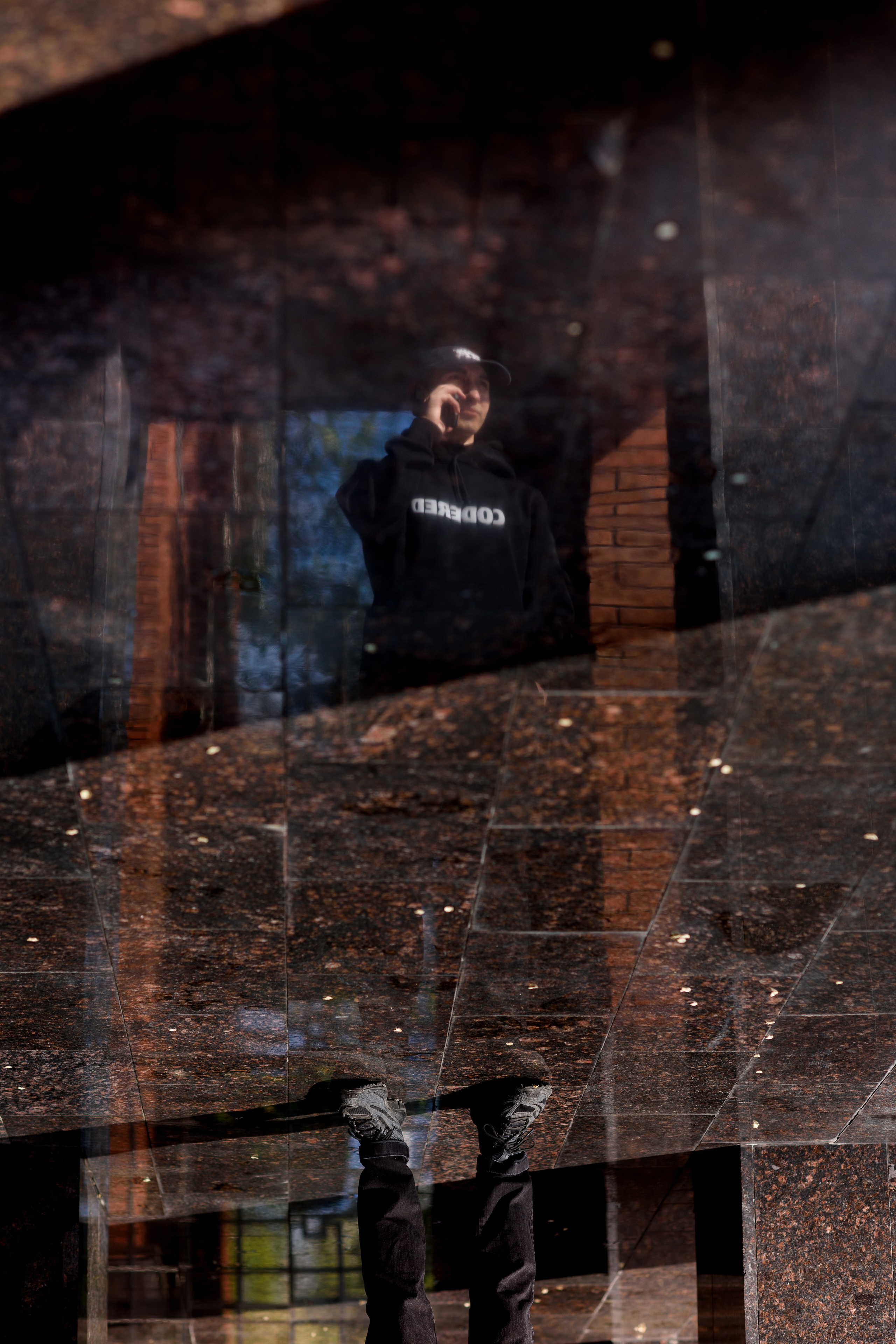 Фотосессия мальчика-подростка в городе. Главная