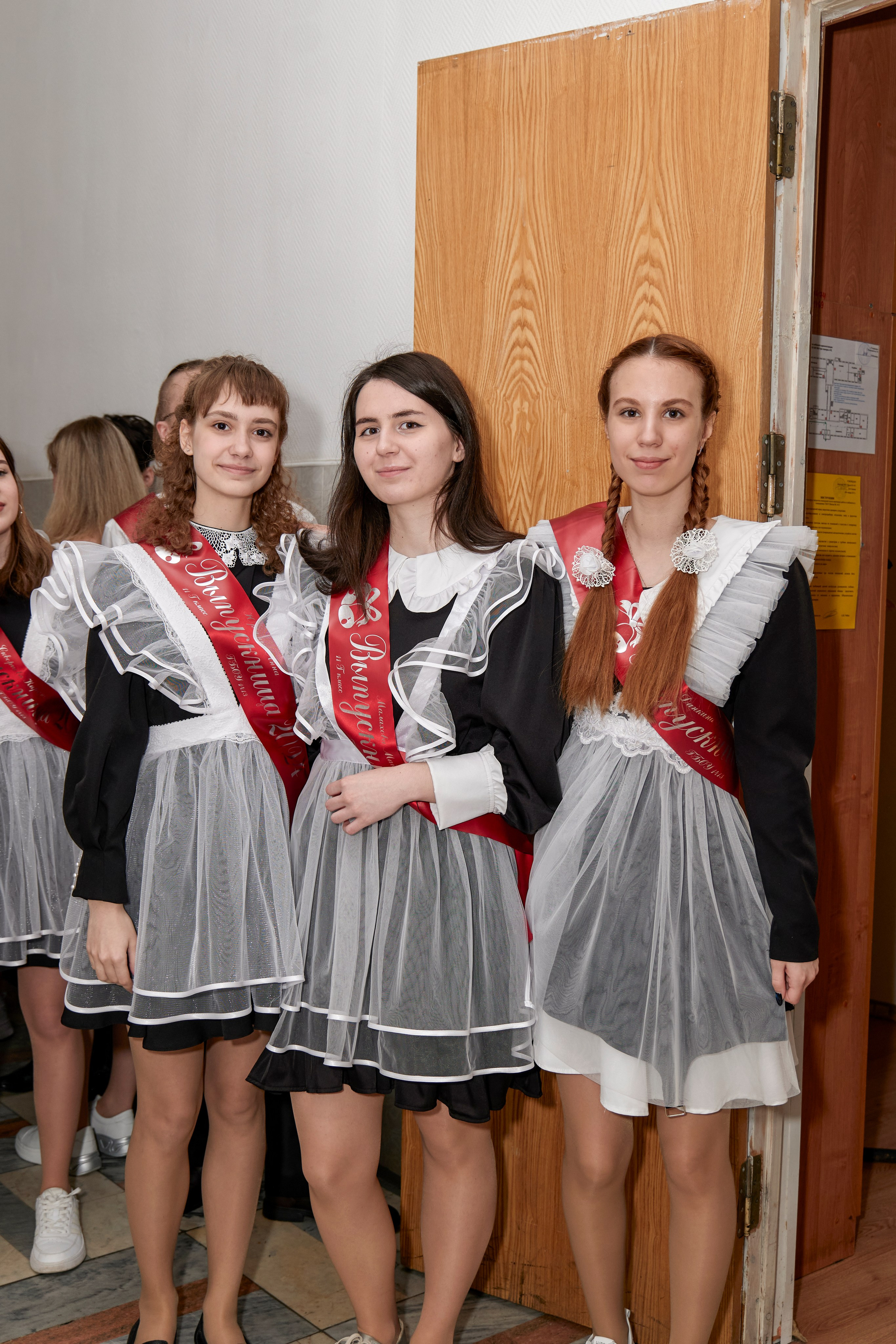 Последний звонок школа 1413. Детский и семейный фотограф г. Москва Оксана Катаджи