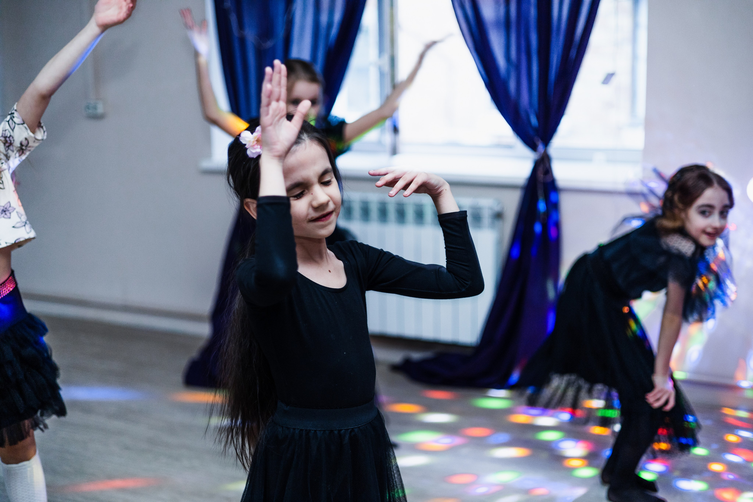 Фееричная вечеринка по мотивам легендарного сериала Wednesday. Школа для девочек во Владивостоке — Само Совершенство