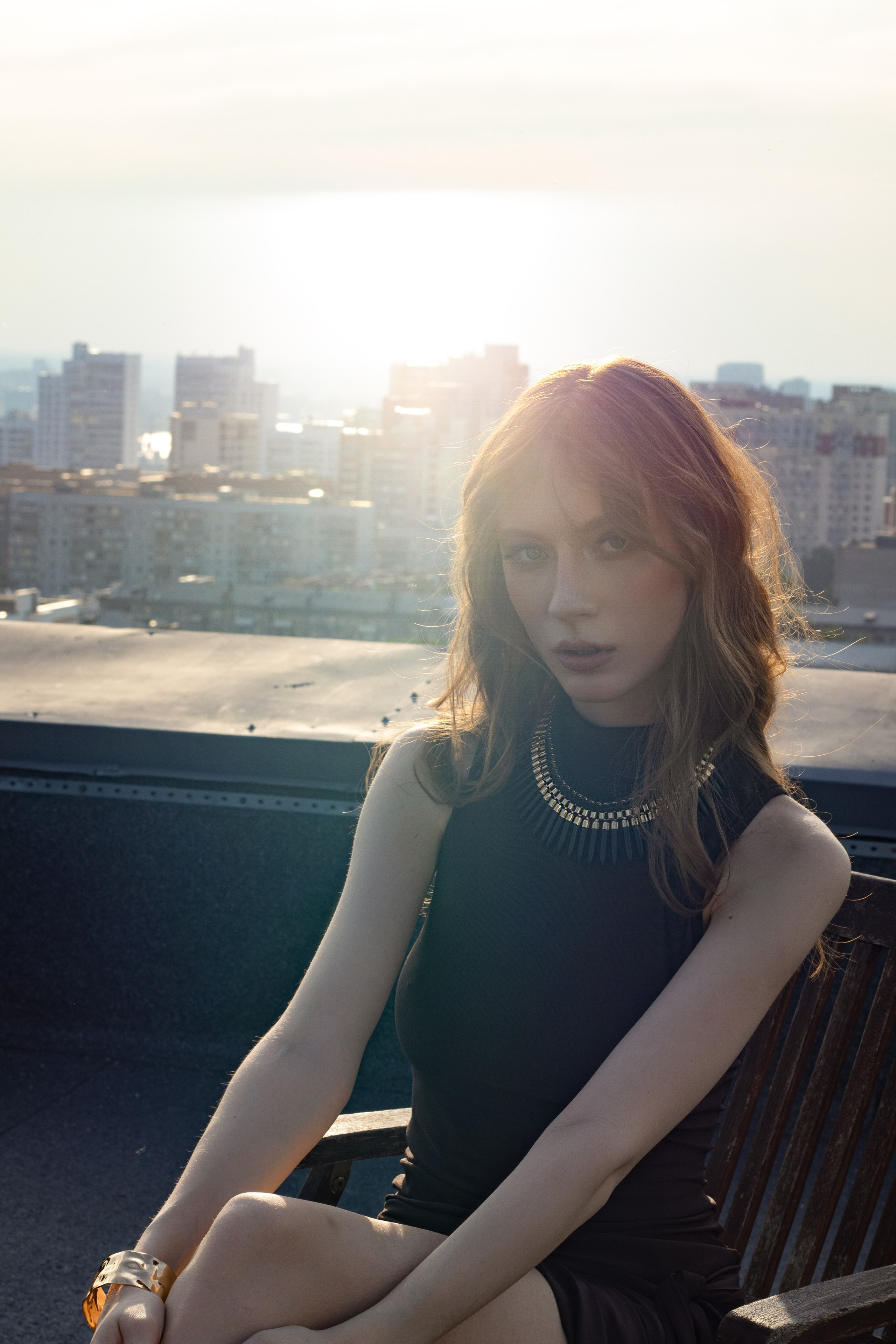 Агата съёмка на крыше. Анастасия Головерова профессиональный фотограф в Новосибирске, фотосессия под ключ в Новосибирске