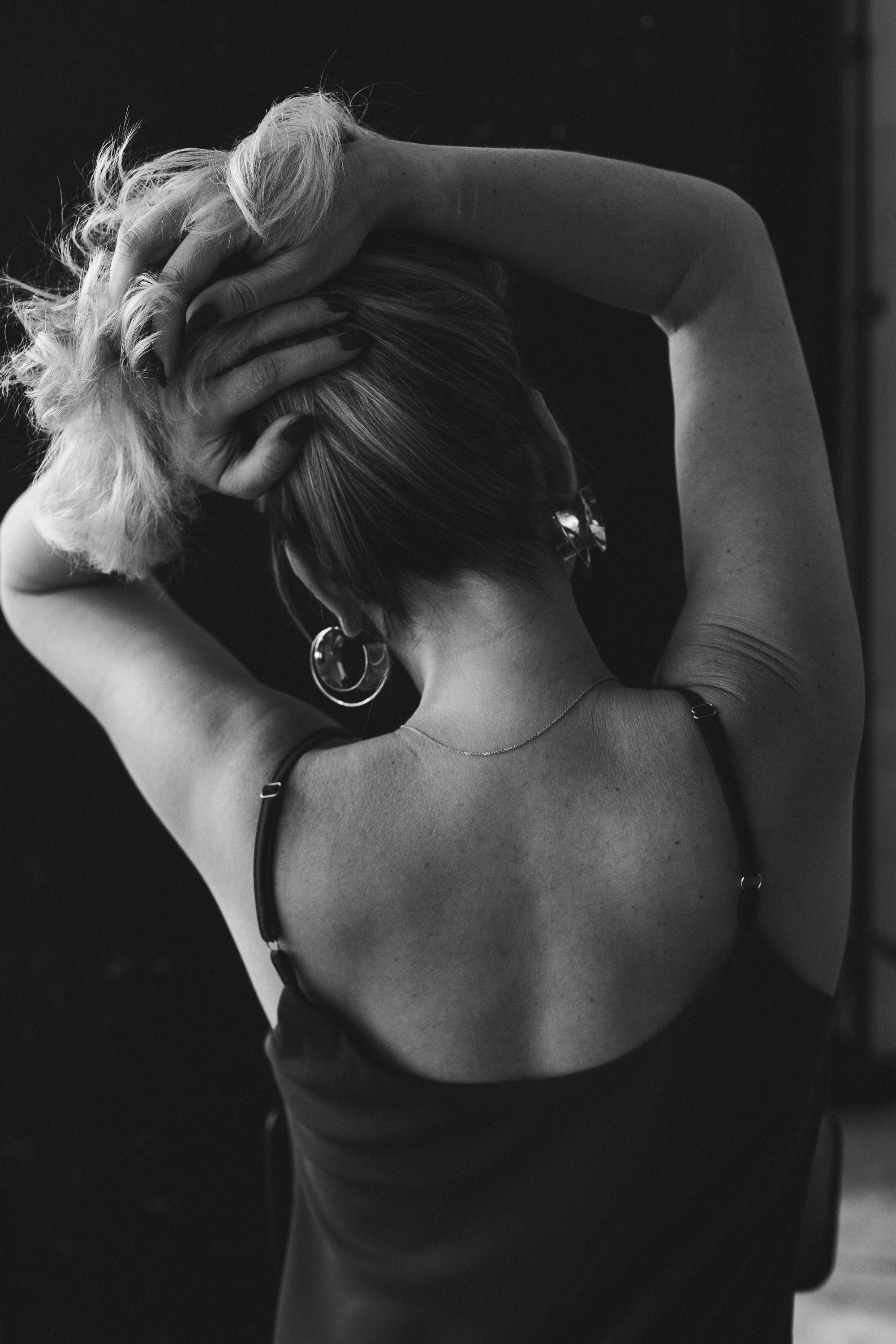Индивидуальная студийная женская черно-белая фотосессия. Женский портретный фотограф в Нижнем Новгороде и Москве, Юлия Балашова