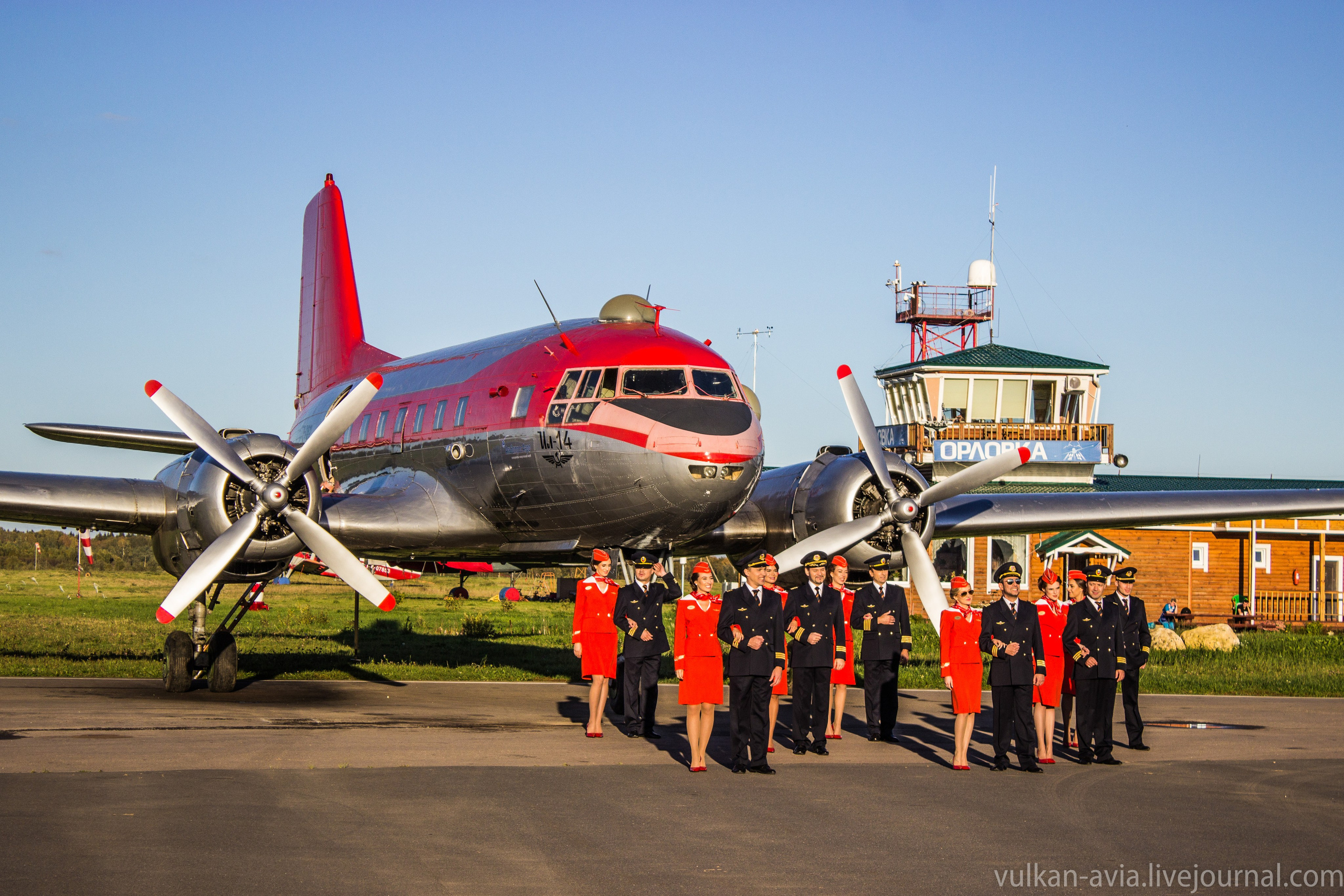 Ил-14Т «Пингвин» в съёмках клипа группы «Сопрано» (2015 г.). Авиационная техника для кино, рекламы и фотосессий
