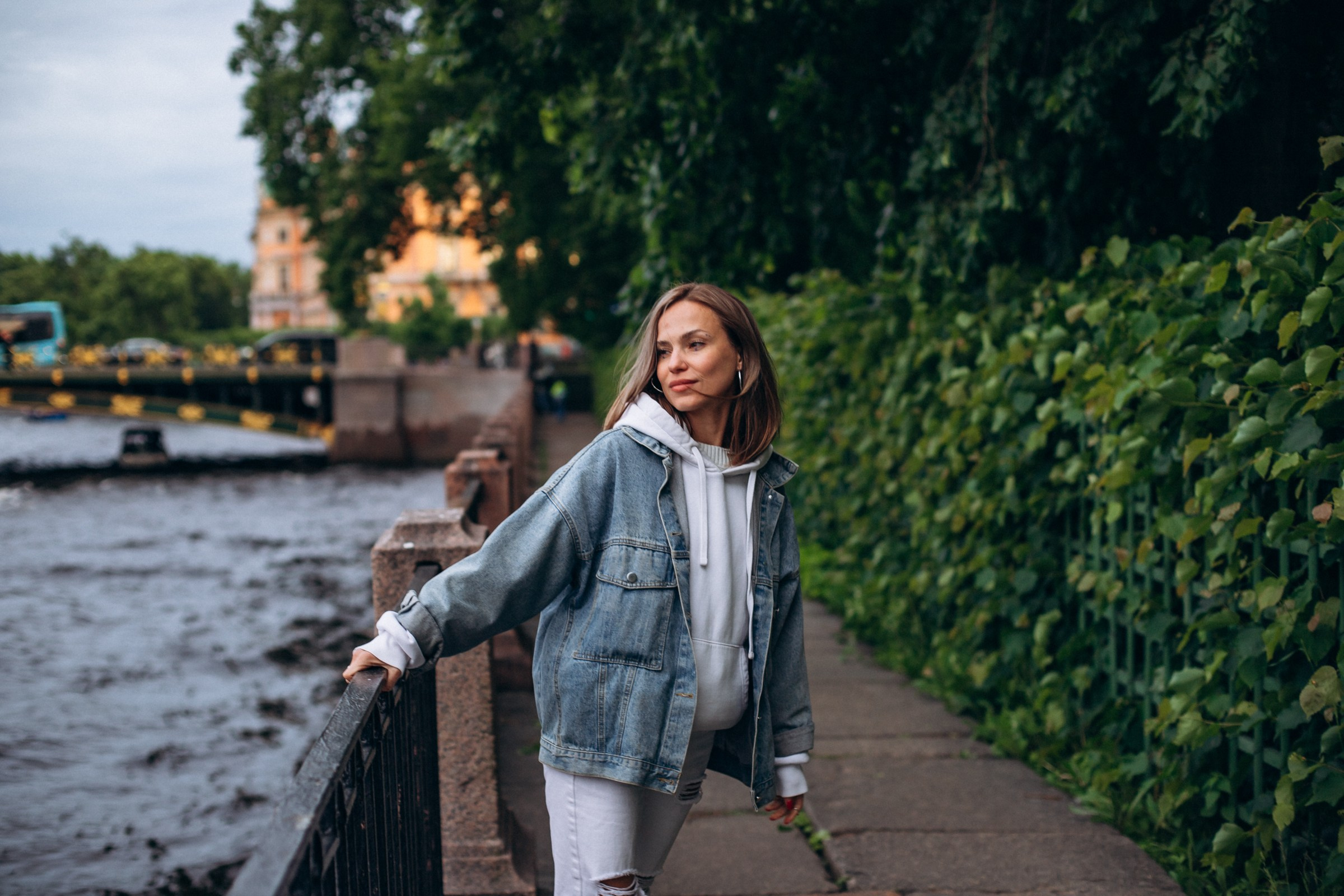 Катерина в июне. Фотопрогулка в Петербурге. Индивидуальный и семейный фотограф в Санкт-Петербурге