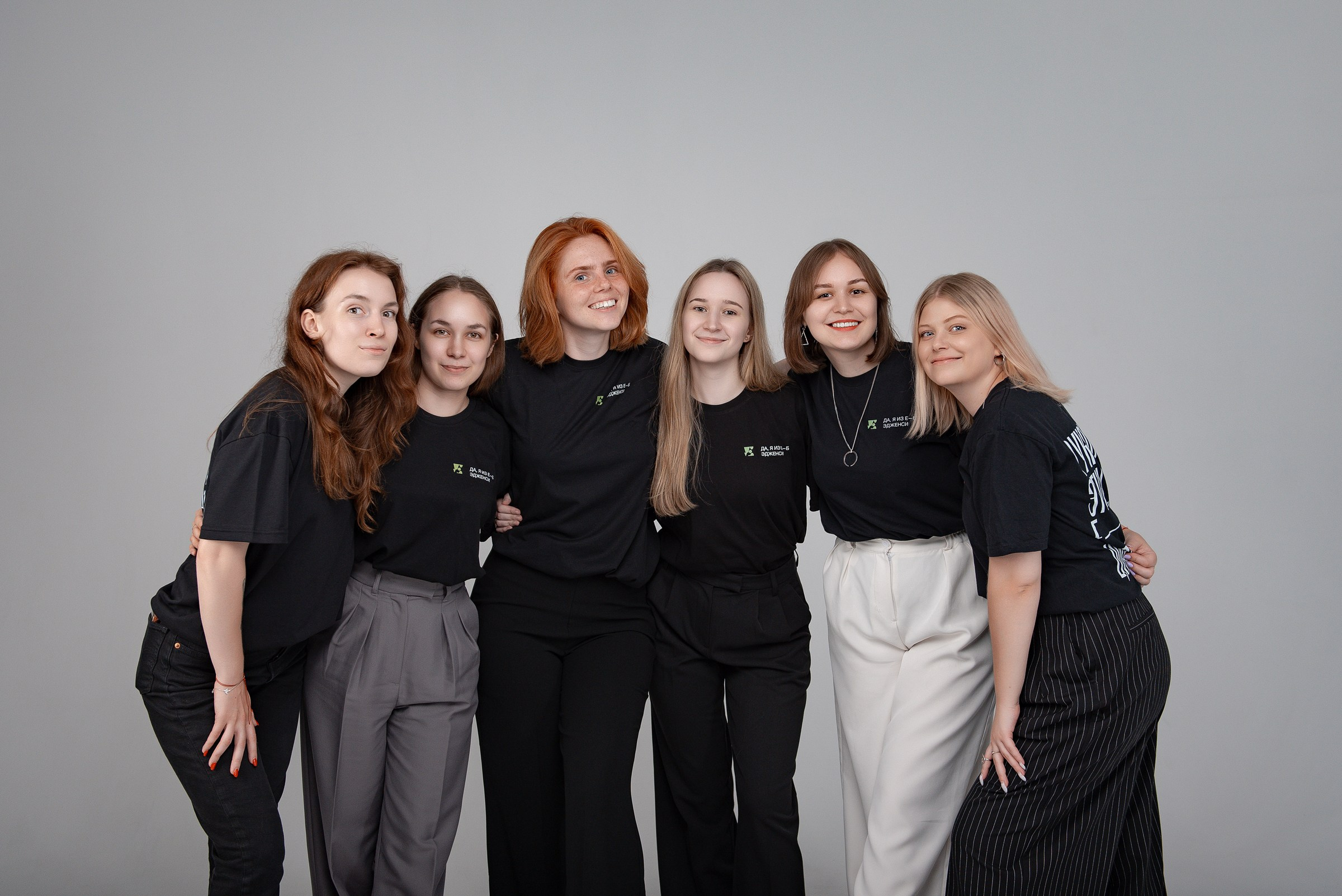 Съёмка сотрудников для сайта, портретная съёмка на чёрном или белом фоне, контент съёмка