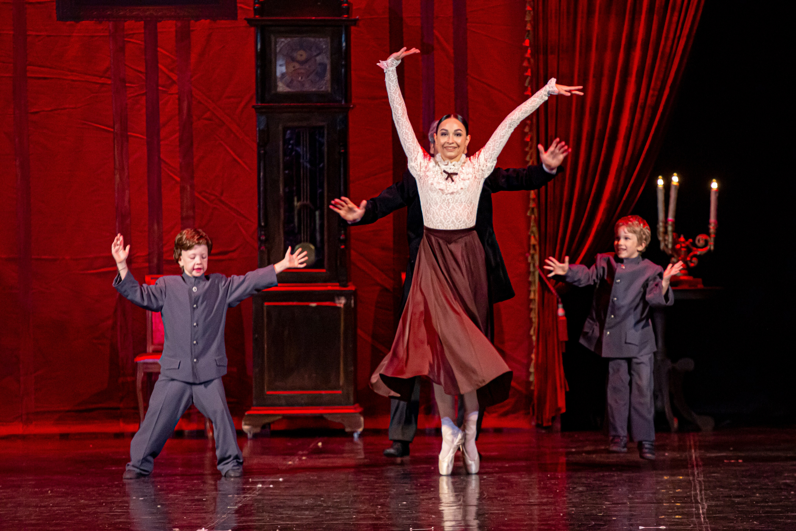 Анюта — спектакль — премьера на сцене Зимнего театра Марийского театра оперы и балета. Фотограф в Сочи Юрий Шептаев