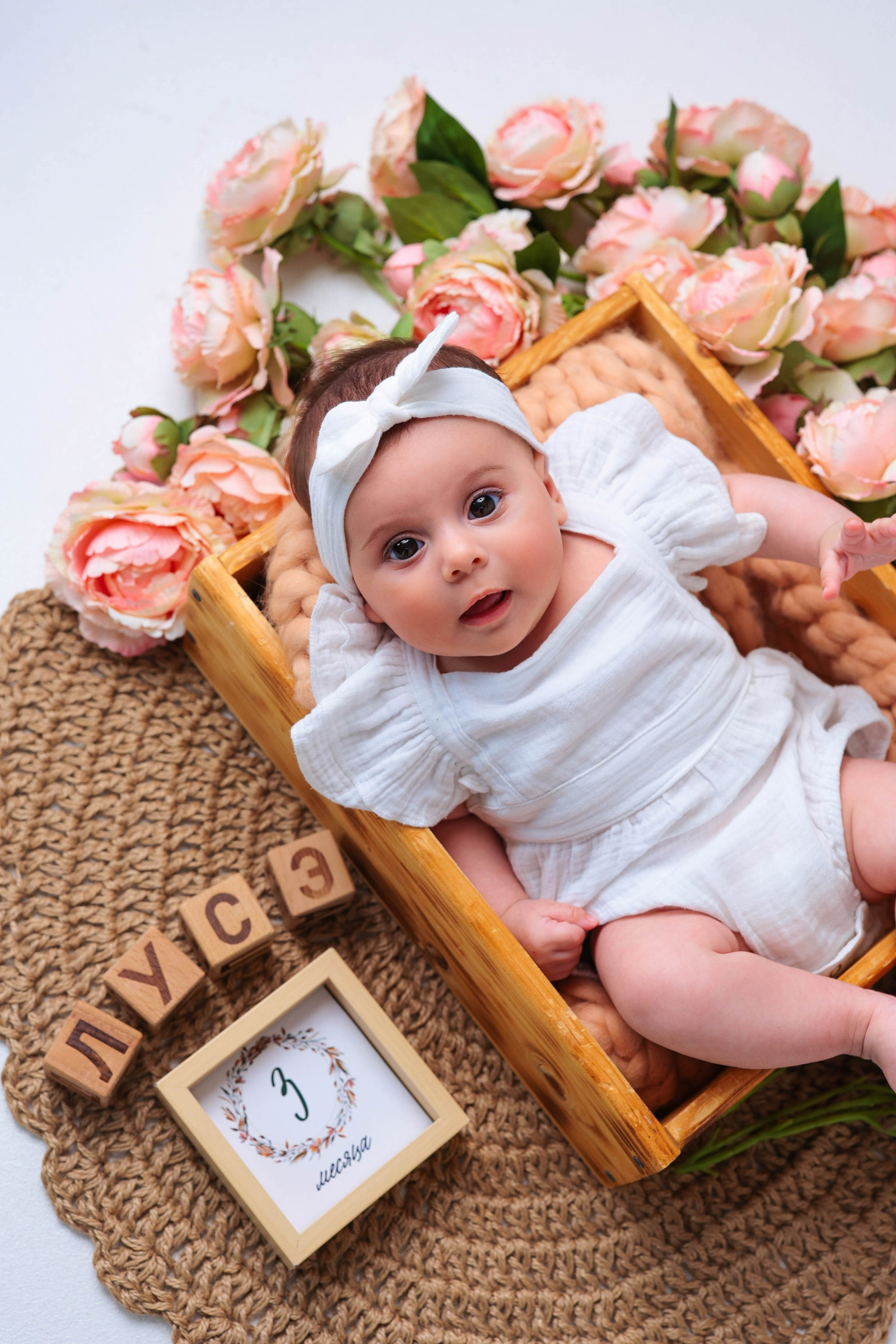 Малышки Антураж