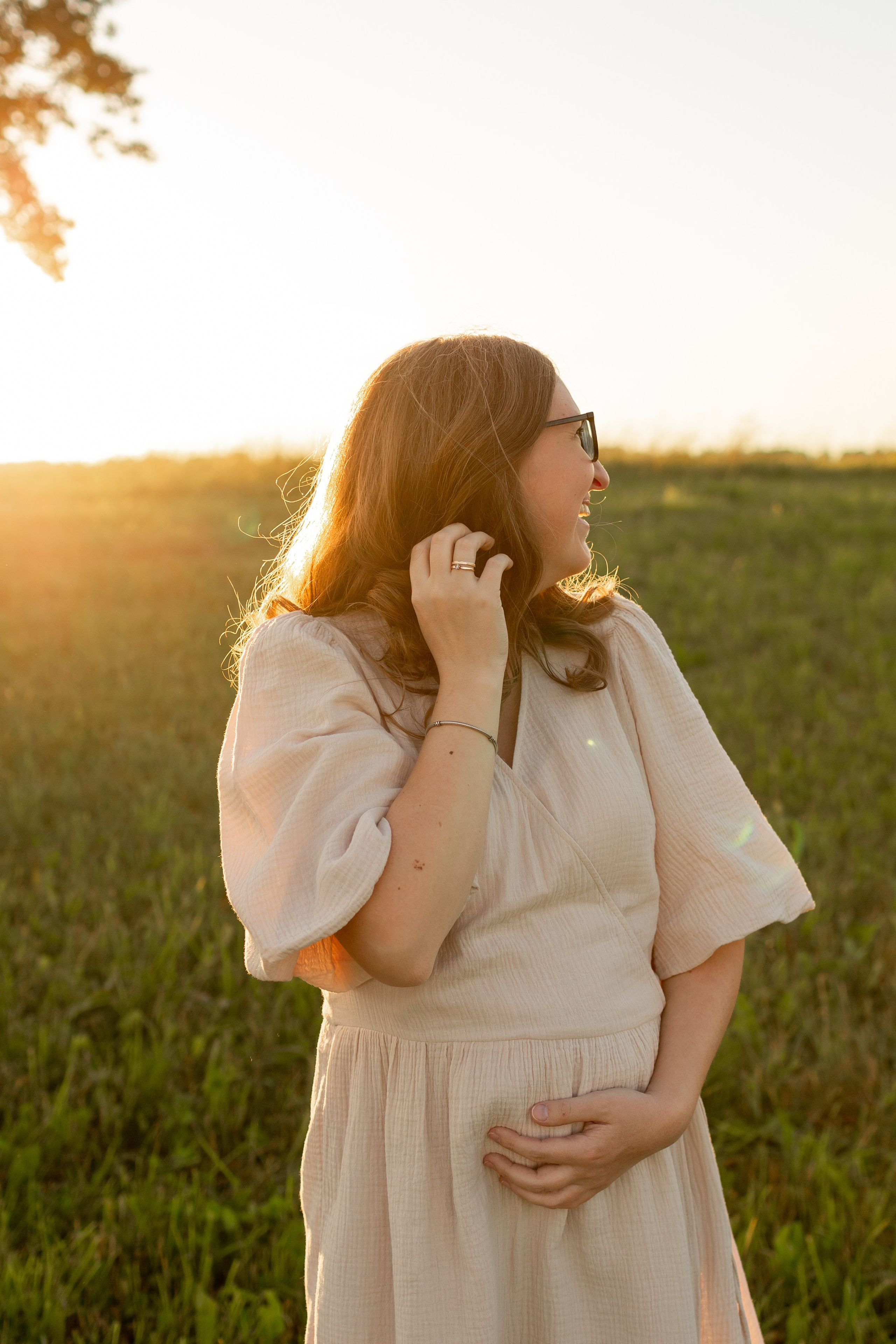 В ожидании чуда. Закат в поле. Свадебный фотограф Кирилл Белый