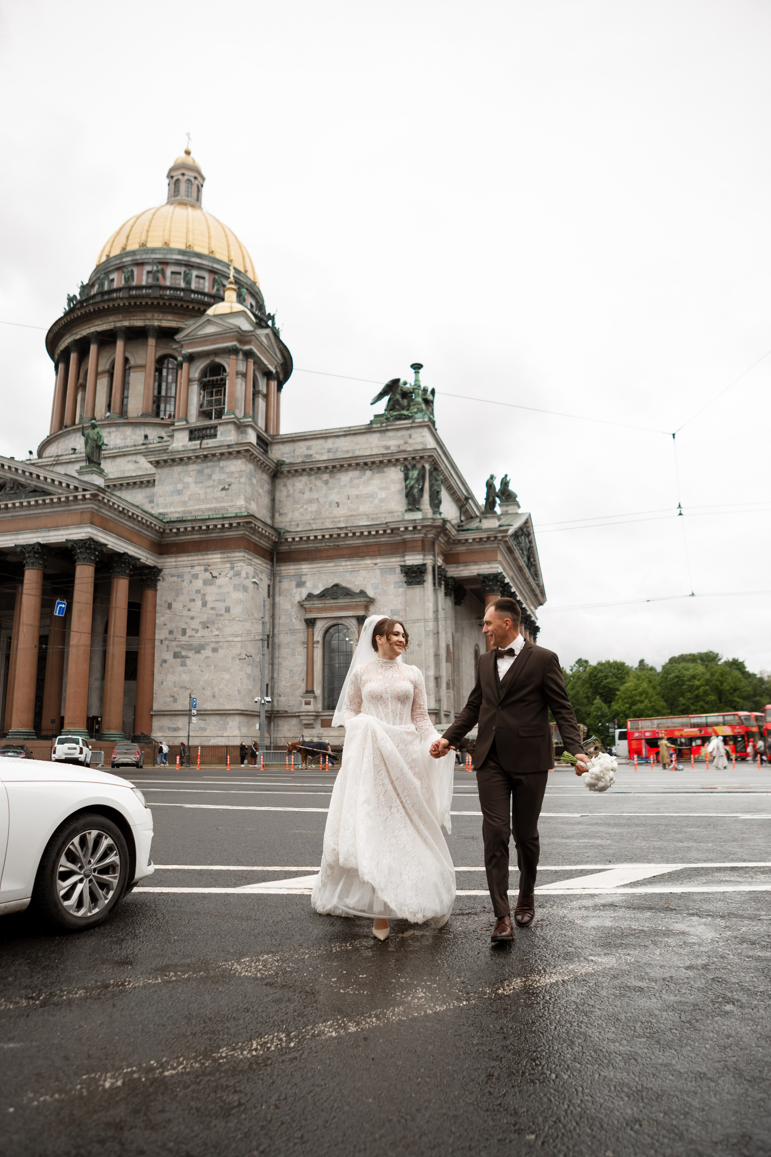 Свадьба в роскошном отеле в Санкт-Петербурге и фотосессия во дворце