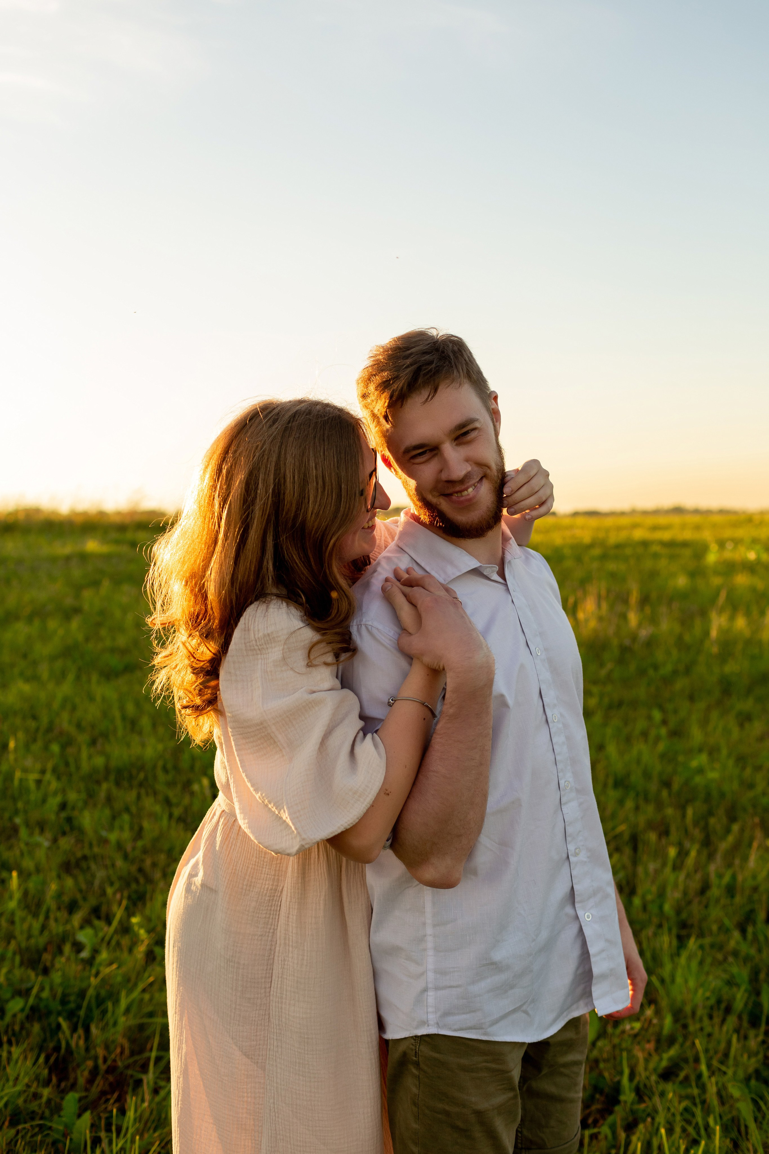 В ожидании чуда. Закат в поле. Свадебный фотограф Кирилл Белый
