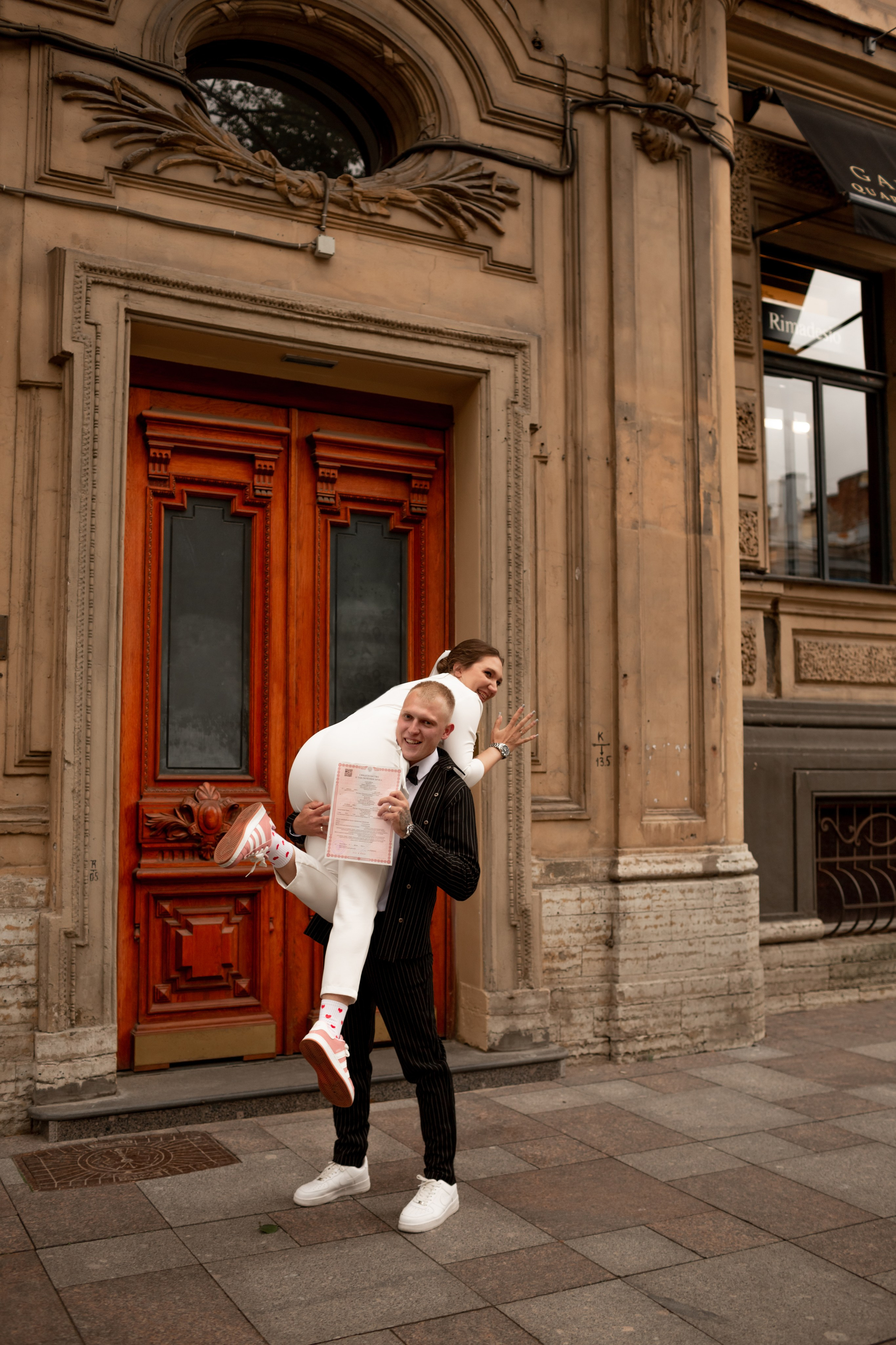 Свадебная фотосессия в центре Петербурга. Свадебный фотограф Кирилл Белый