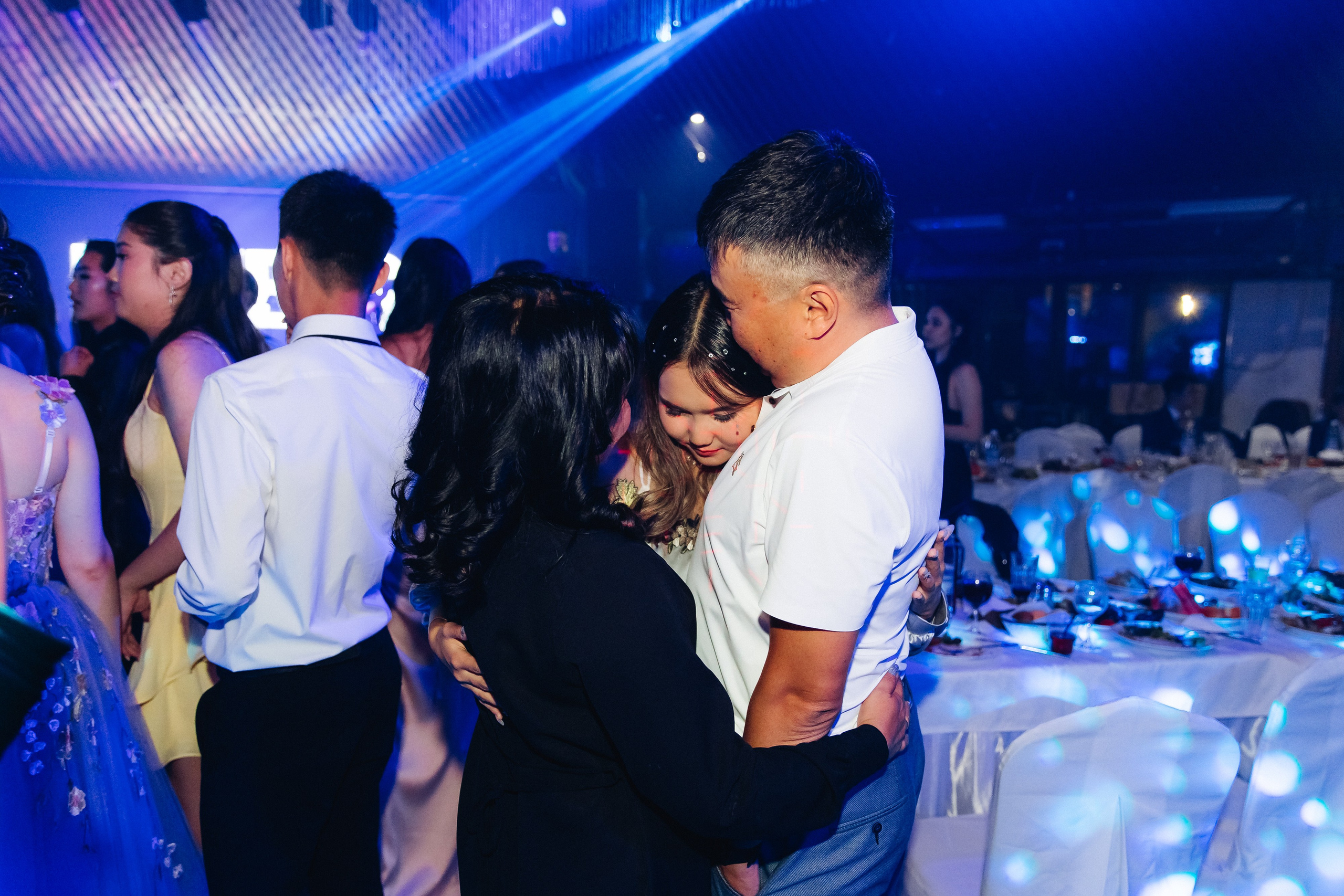 Выпускной вечер. 49 школа. Баран на корове. Свадебный и семейный фотограф в Улан-Удэ