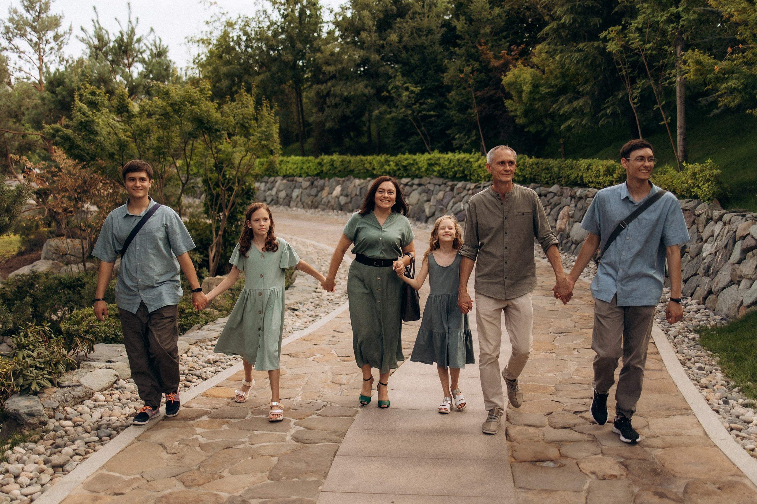 Семья в японском саду. Семейный фотограф в Краснодаре Храмова Анна