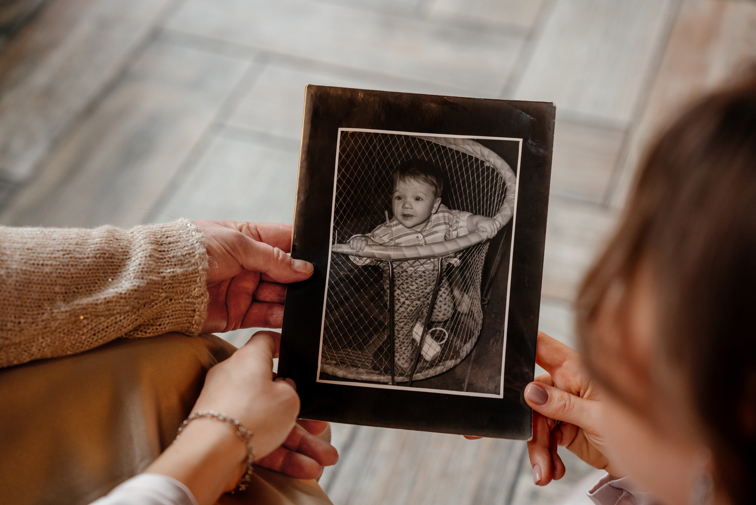Зимняя съемка мамы и взрослой дочери. Дом Власенко. Свадебный и семейный фотограф Надежда Соловьева