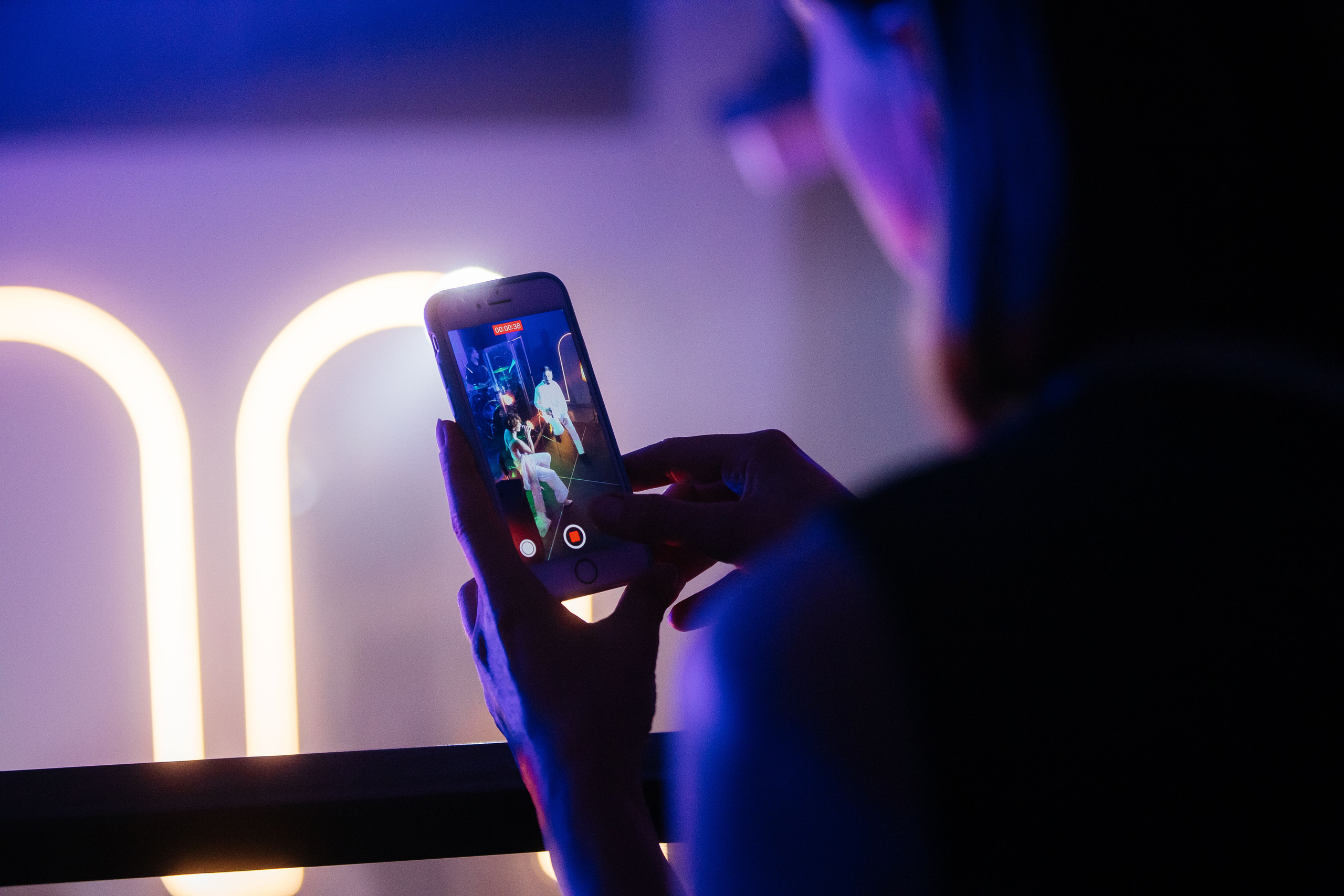 Марина поёт. Фотограф в Красноярске Надежда Воскресенская