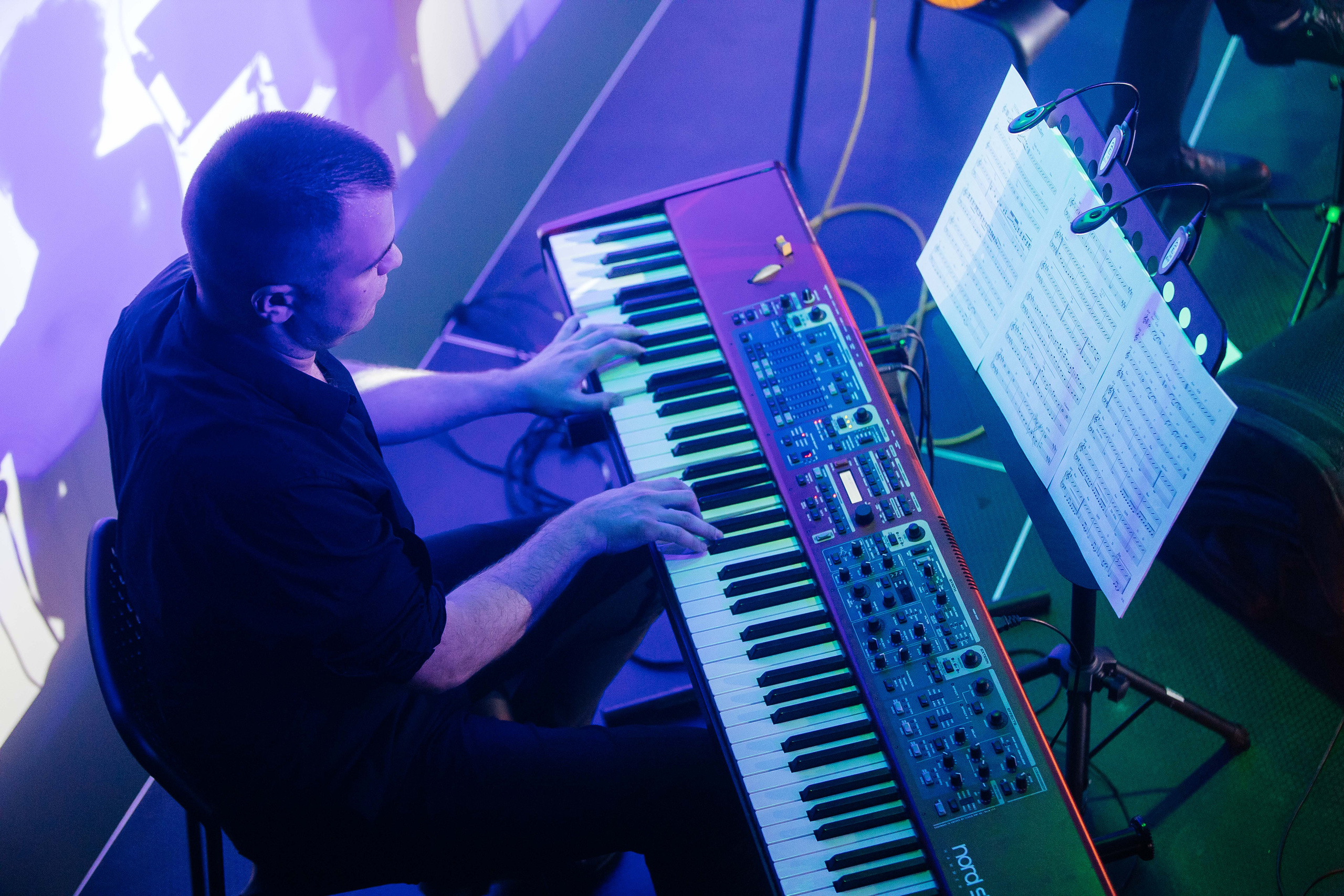 Марина поёт. Фотограф в Красноярске Надежда Воскресенская