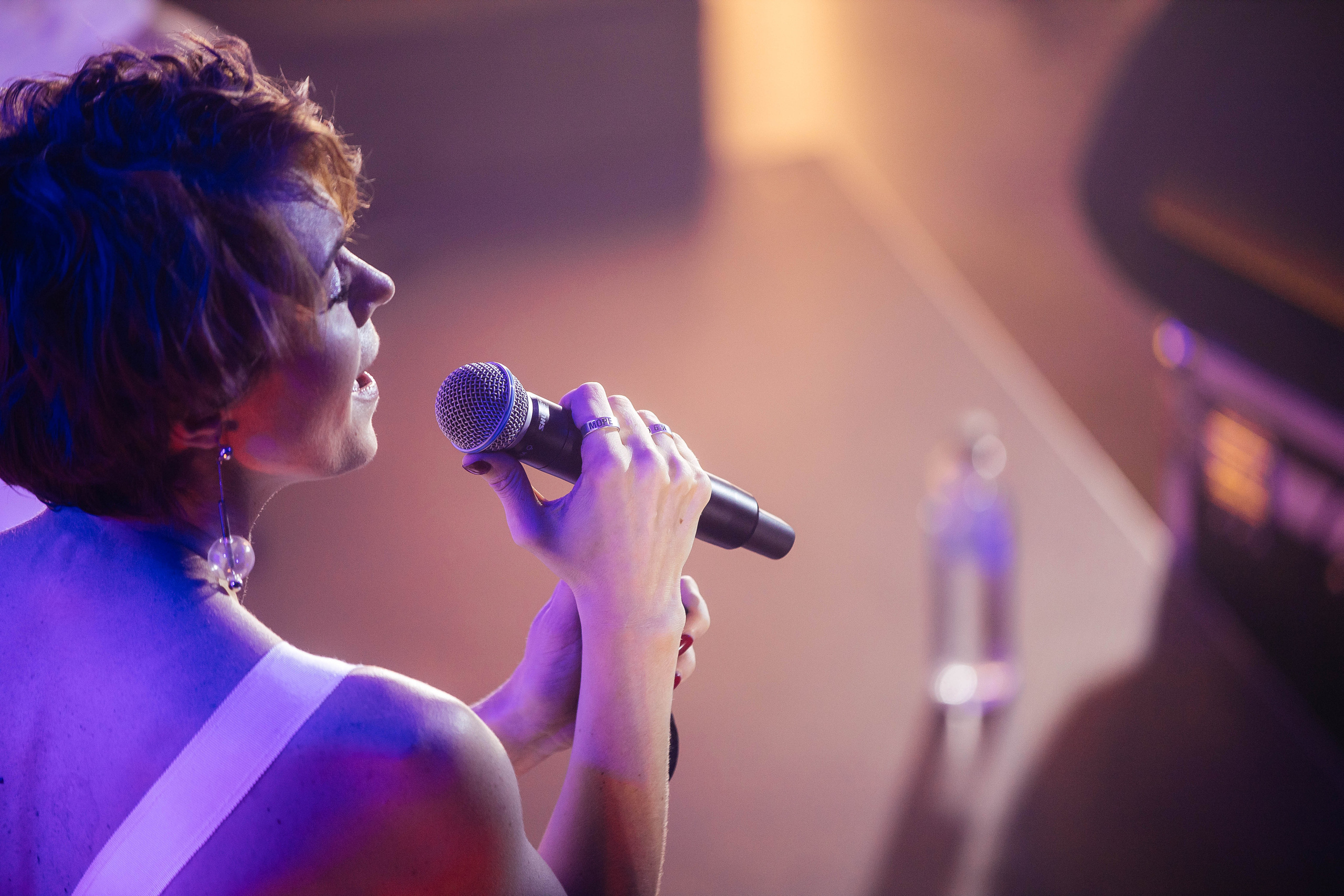 Марина поёт. Фотограф в Красноярске Надежда Воскресенская