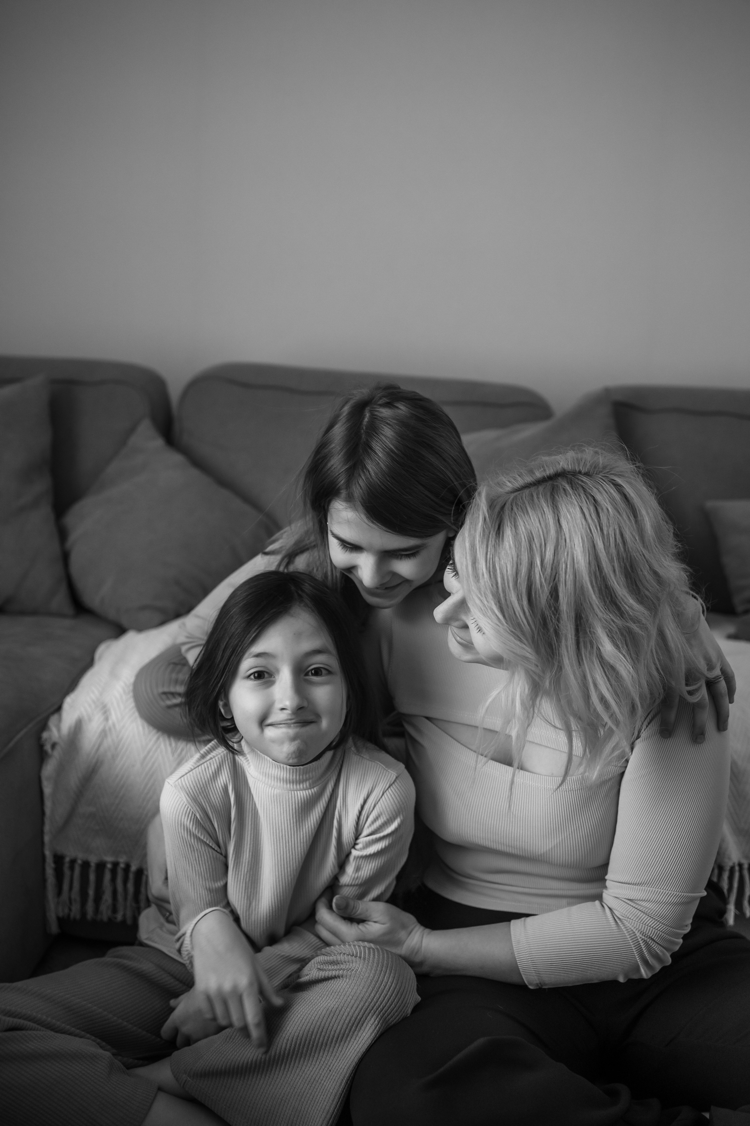 Дома с девчонками. Фотограф Новосибирск