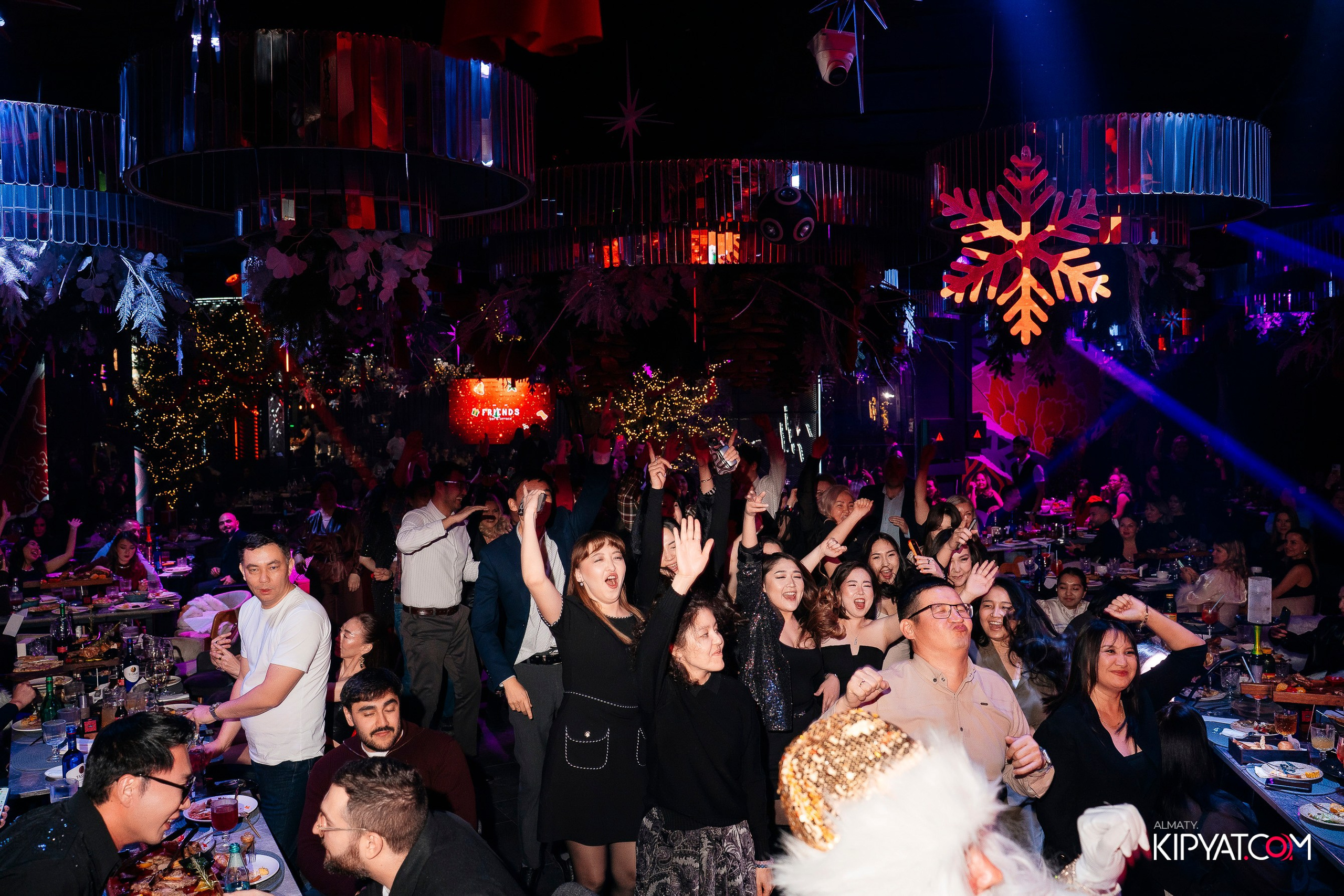 FRIENDS BAR & TERRACE. КИПЯТКОМ АЛМАТЫ! Фотосъемка мероприятий в Алматы