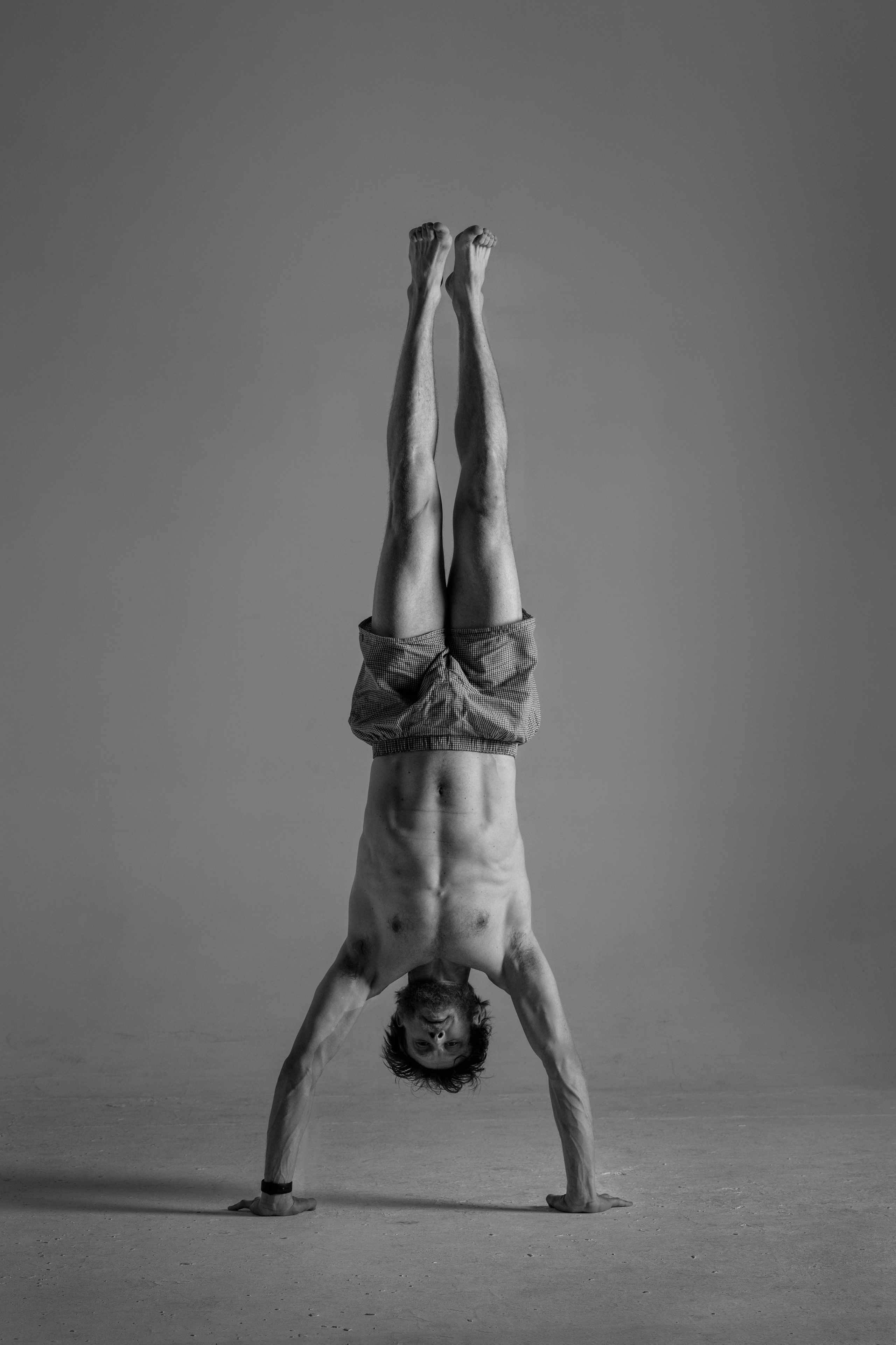 Виктор Хориняк. Виктор Кривогуз — российский портретный фотограф