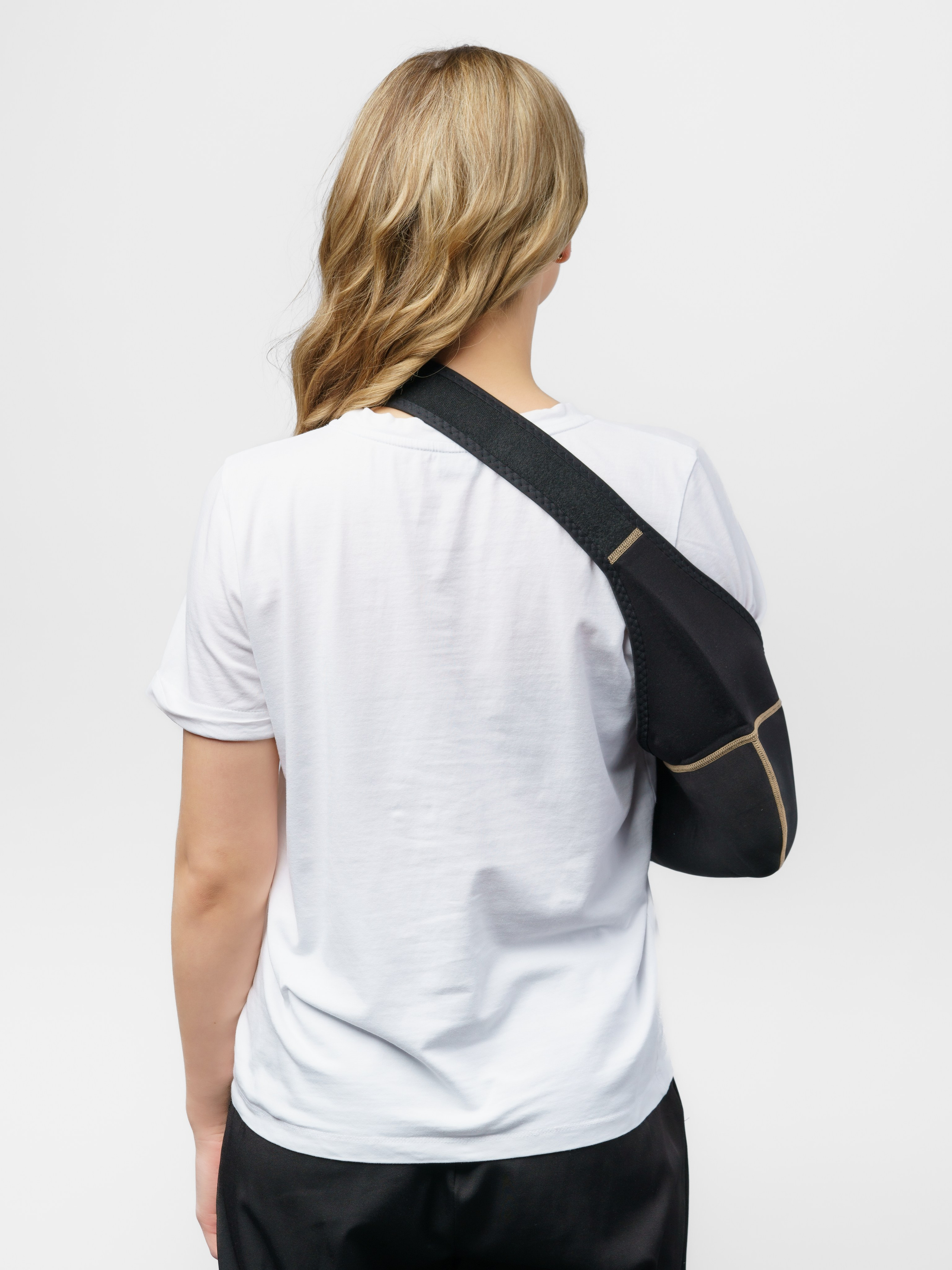 Бандаж-косынка, модель Анна. KED Production — продакшн из СПб. Создаём фото, видео и контент, который помогает брендам и селлерам продавать больше