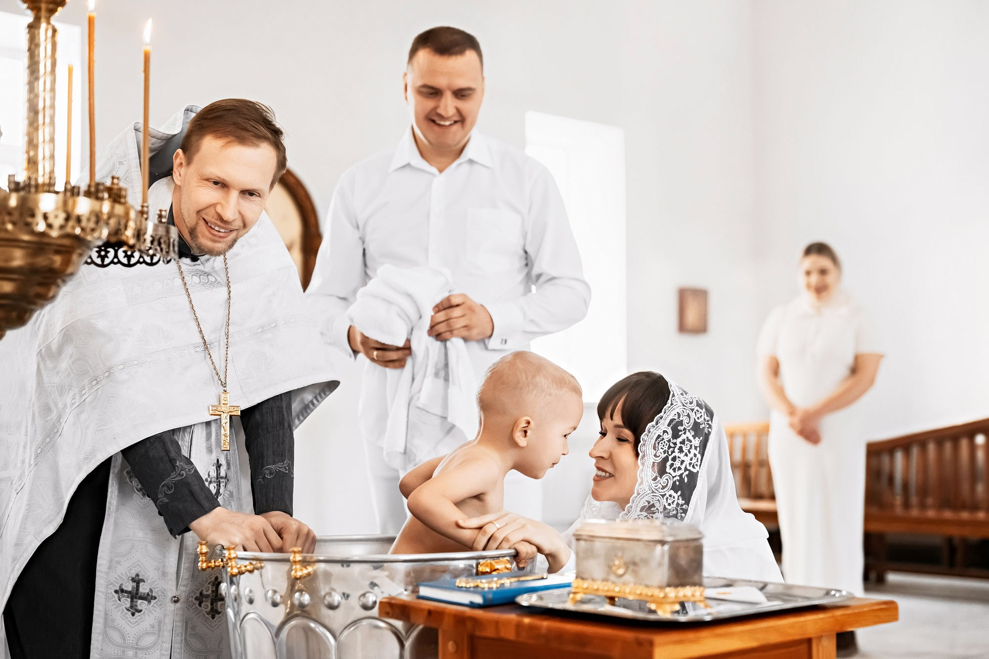 Фотографии момента погружения в купель (Таинство крещения). Moscow_CPC