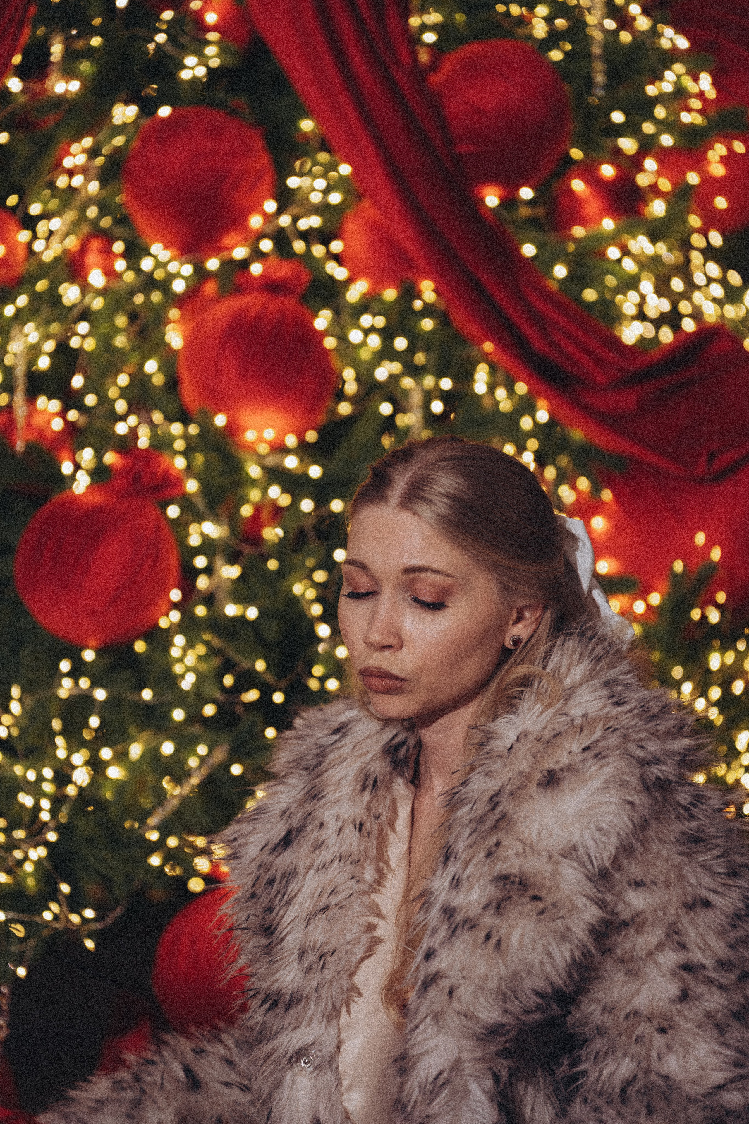 ФОТОСЕССИЯ К НОВОМУ ГОДУ В СТУДИИ С ЕЛОЧКОЙ КРАСИВЫЙ ОБРАЗ. Профессиональный фотограф, Санкт-Петербург — Виктория Богомолова
