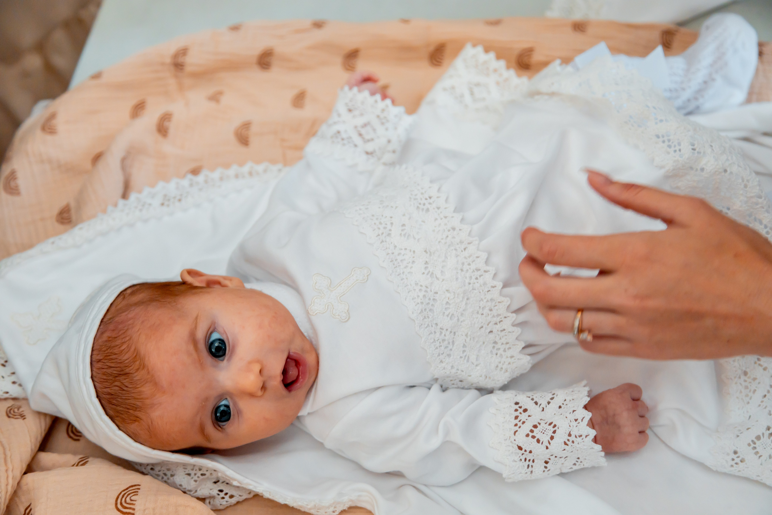 Крещение брата и сестры в храме Апостола Симона Кананита в Лоо. Семейный фотограф в Сочи, Лоо, Дагомысе, Вардане Кучумова Олеся