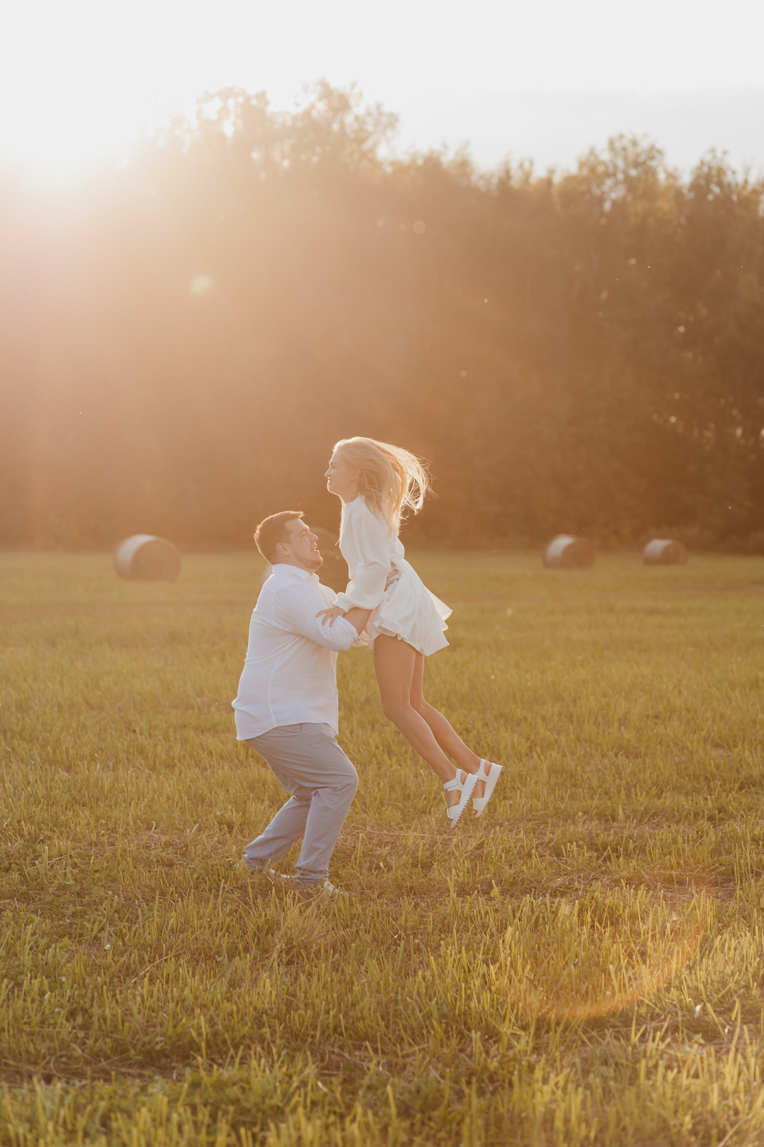 Семья Смирновых в поле с сеном. Семейный и детский фотограф в городе Подолск МО Крылова Ирина