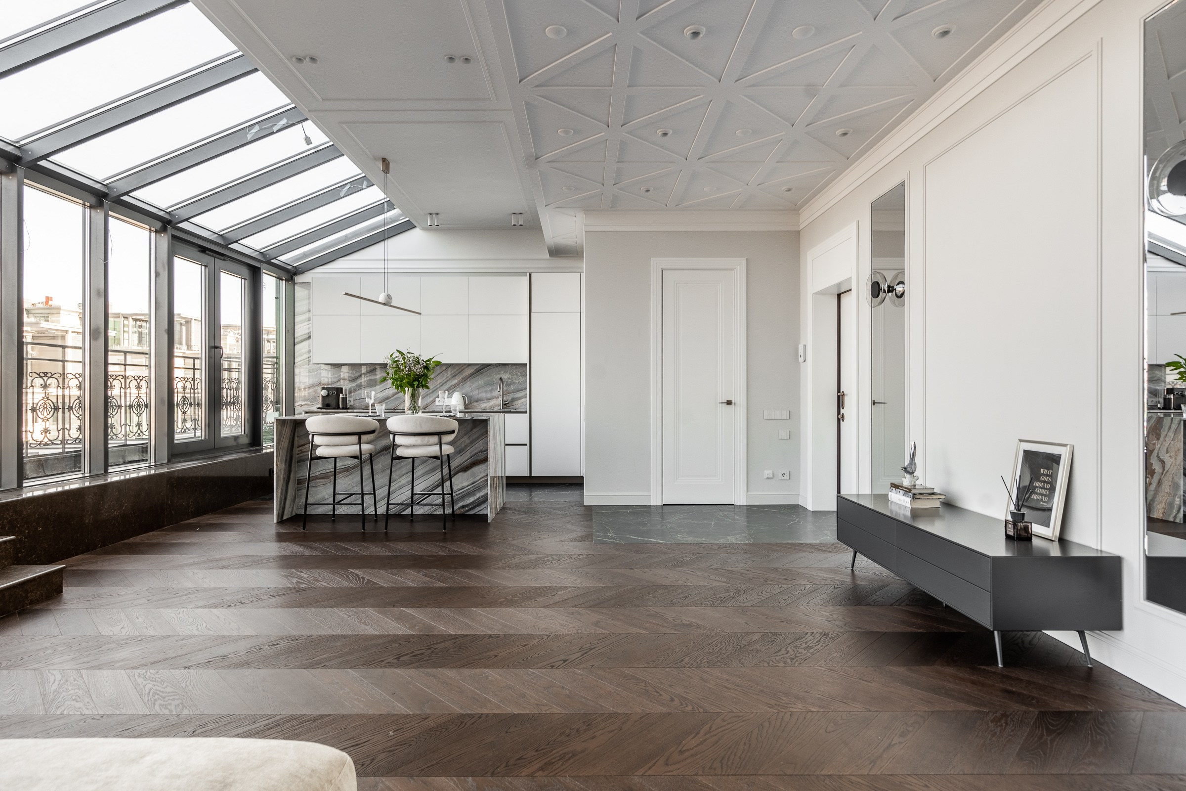 Предпродажная подготовка квартиры на Кирочной с хоумстэйджингом