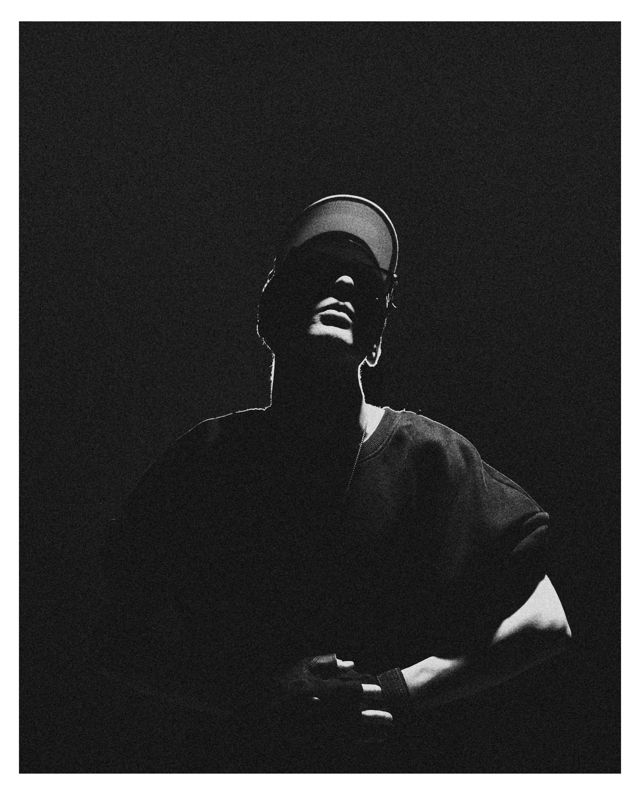 Сьемка на обложку музыкального альбома. Фэшн-фотография и портреты в Владивостоке. Превращаю съёмку в повествование — создаю образы с сюжетом, которые остаются в памяти