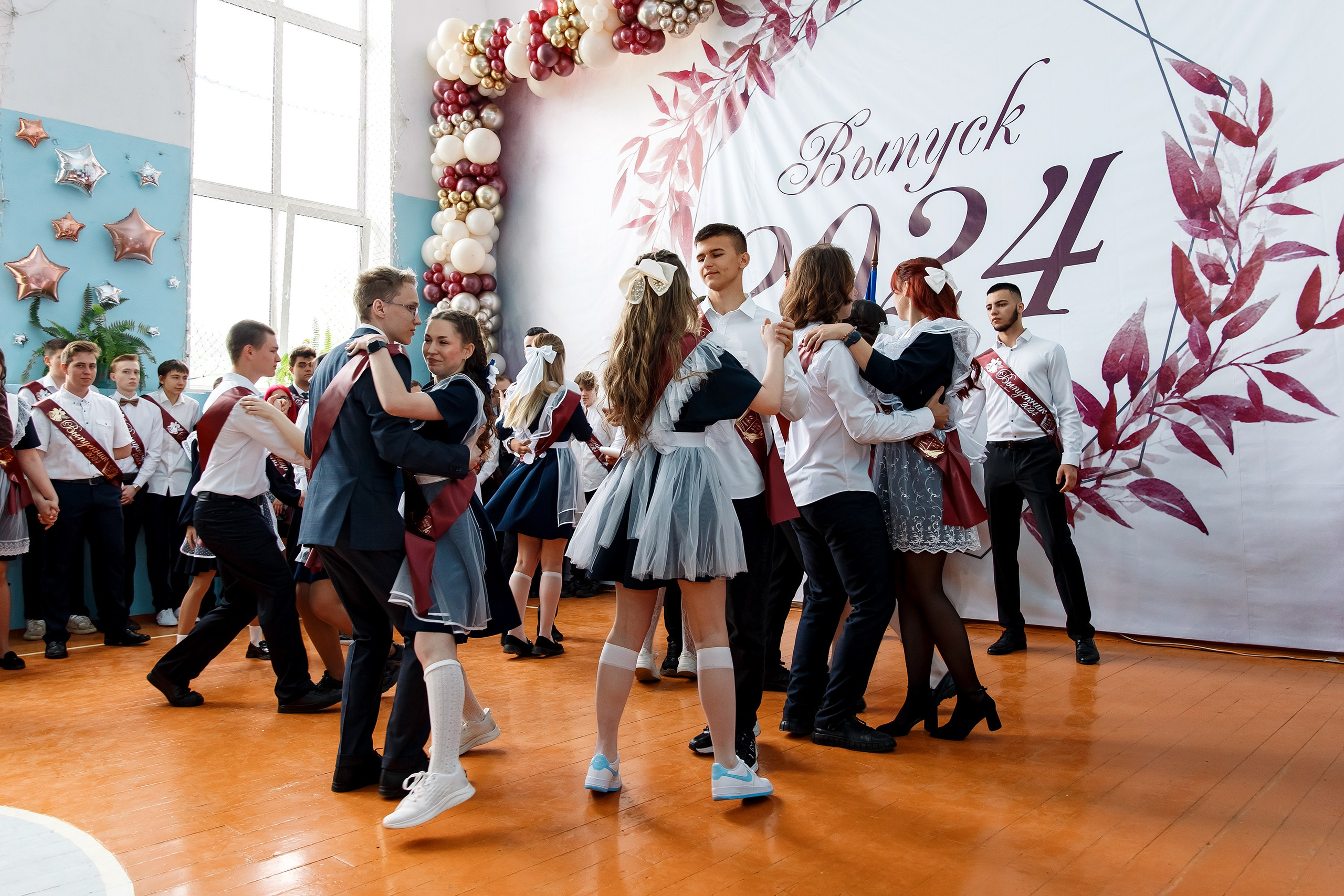 11 класс Последний звонок. Фотограф Любовь Корниенко, Примоский край