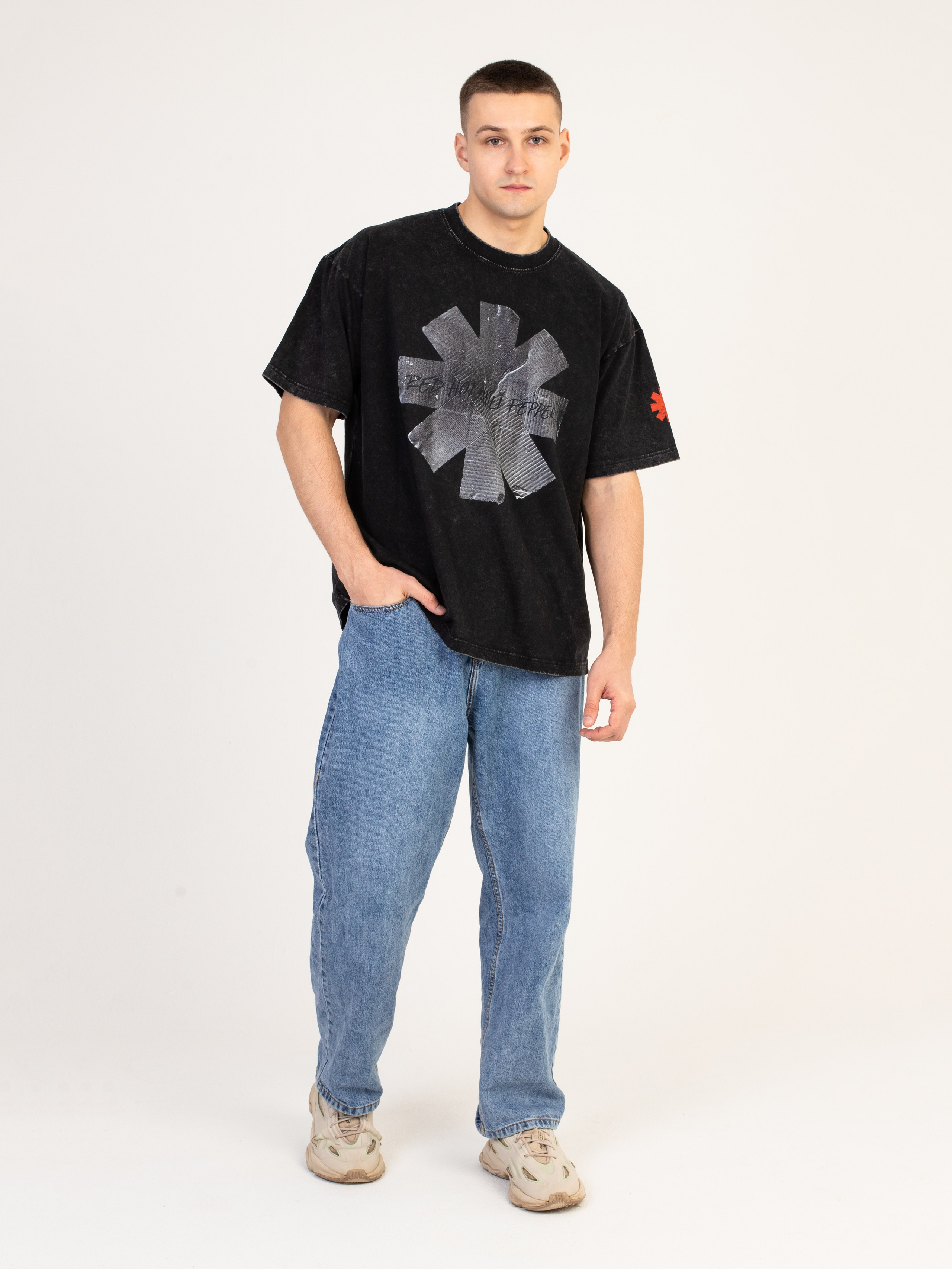 Артем, 185 см, 50-52 р-р. KED Production — продакшн из СПб. Создаём фото, видео и контент, который помогает брендам и селлерам продавать больше