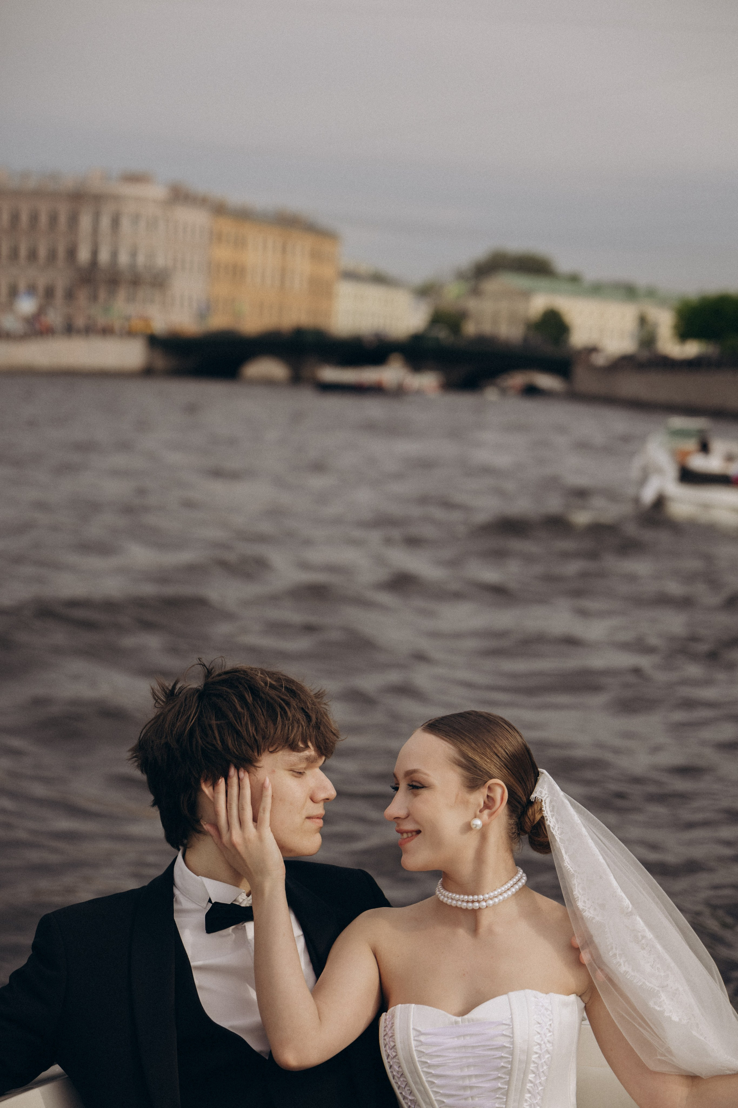 Свадебная прогулка на катере. Семейный и свадебный фотограф в Санкт-Петербурге Екатерина Васильева