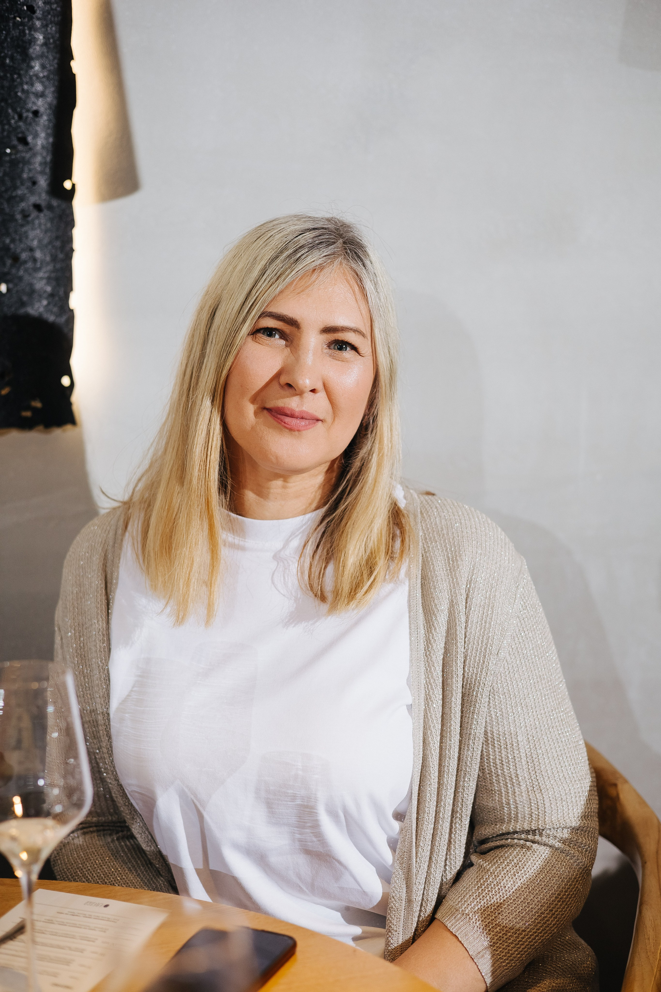 Презентация открытия магазина женской одежды GLVR в ресторане Fresco. Фотограф в Красноярске Надежда Воскресенская