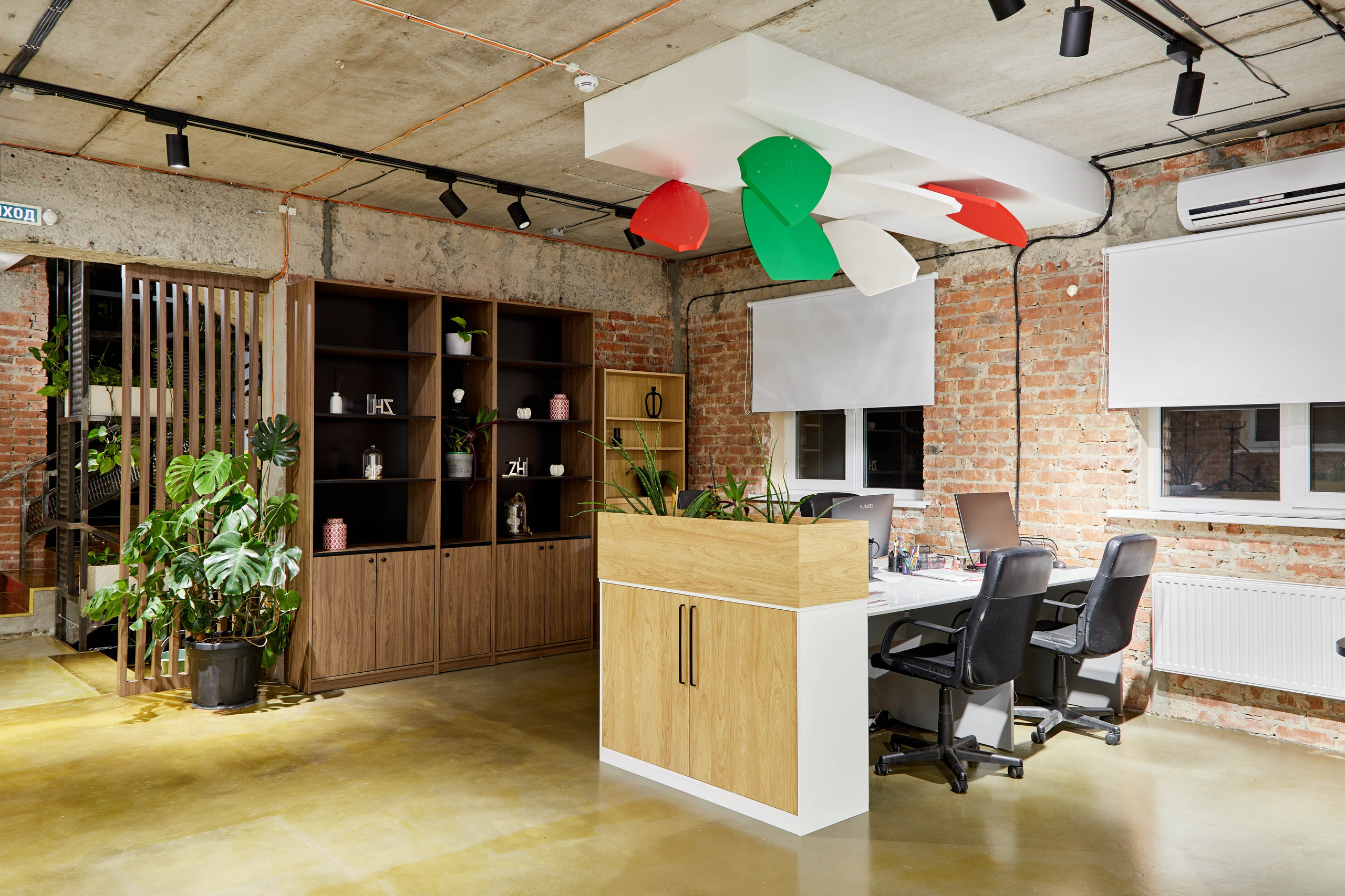 Реализованный проект офиса дизайнера Прасковьи Шевченко. Интерьерный фотограф Краснодар. Галина Ладыгина