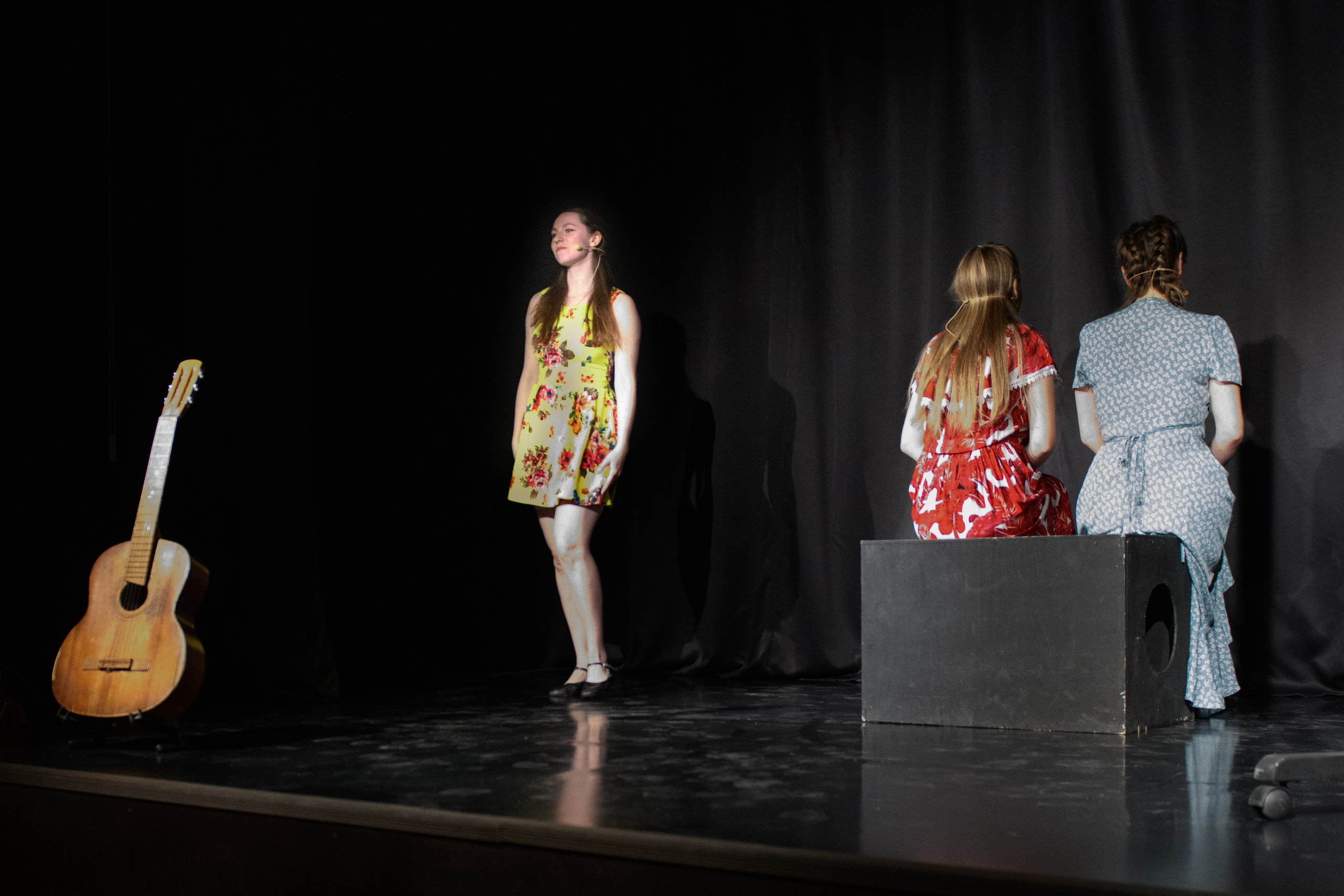 За нарисованным очагом. Организация и проведение фотосъемок в Санкт-Петербурге. Фотограф Смирягин Илья