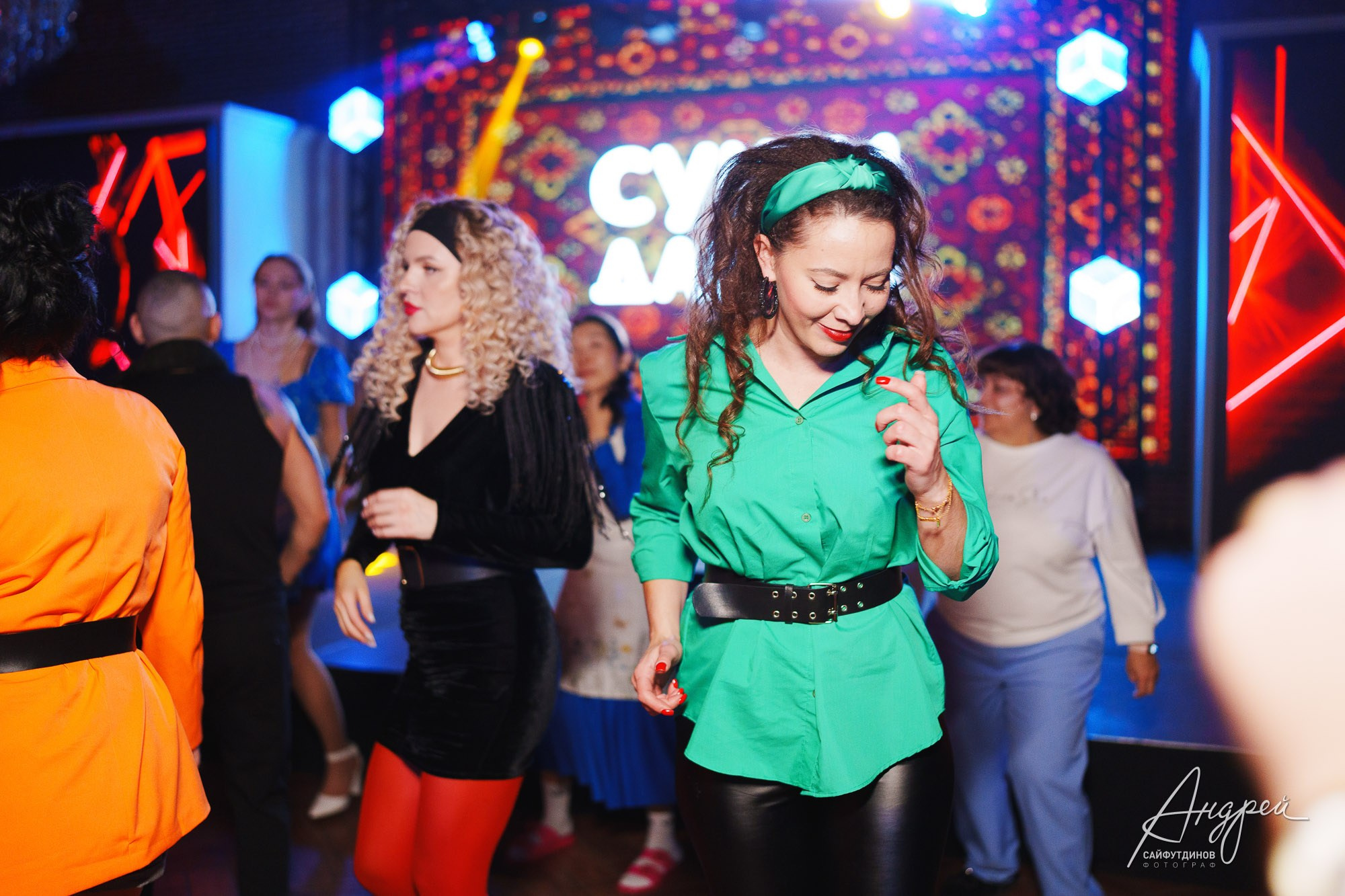 Корпоратив компании «Суши Даром». Тема праздника «Коммунальная квартира». Свадебный и семейный фотограф в Ростове-на-Дону. Андрей Сайфутдинов