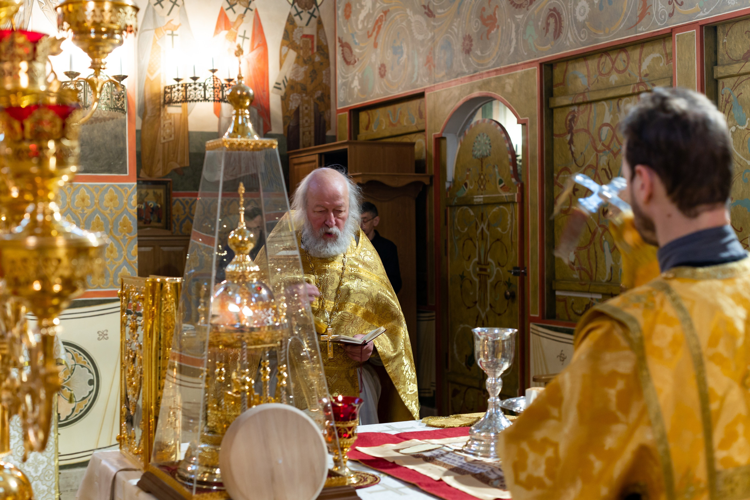 Праздничное богослужение Святителю Николаю 19 декабря. Интерьерный фотограф в Москве Роман Потапов