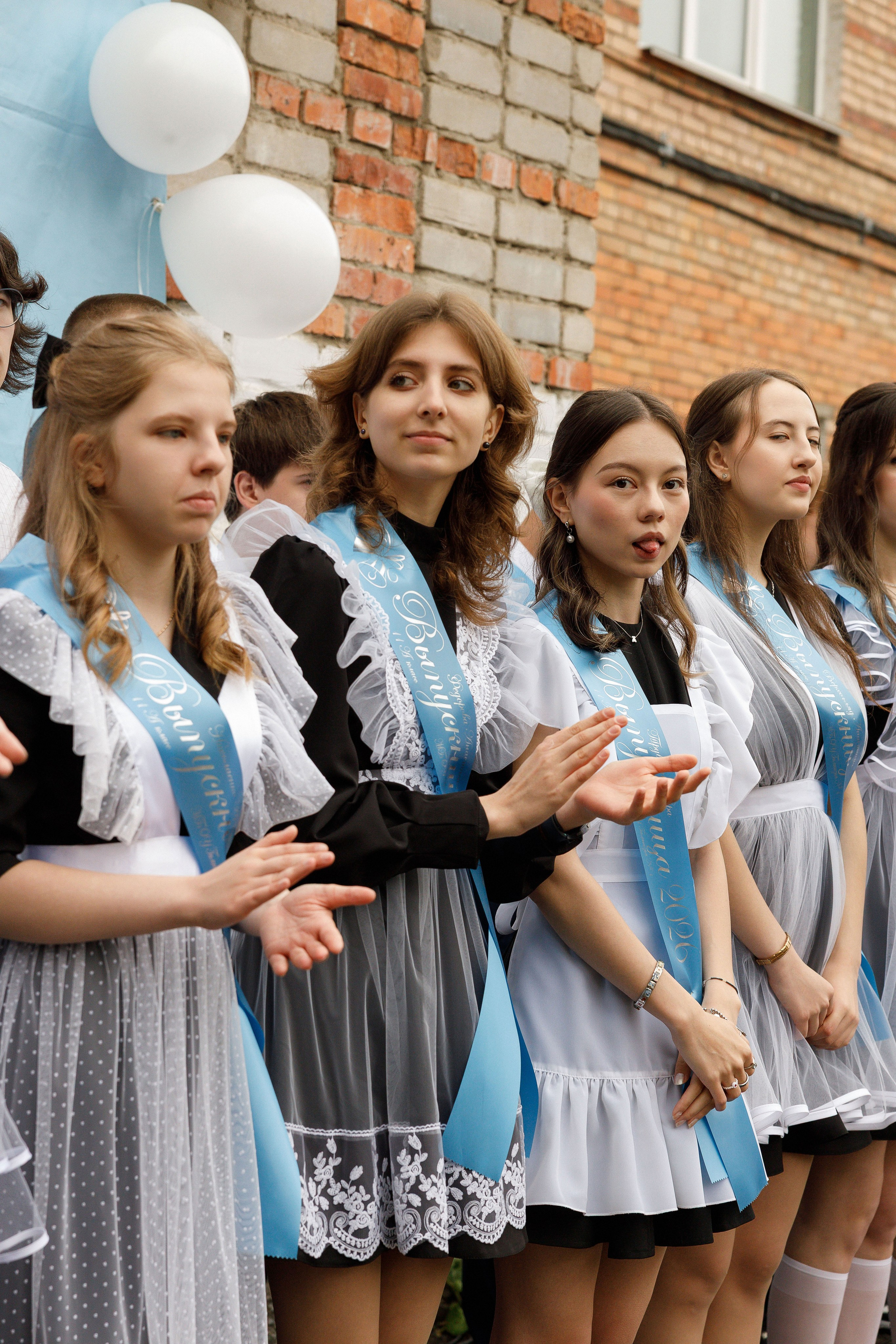 Последний звонок Гимназия Артем. Photoalbum-vl.ru