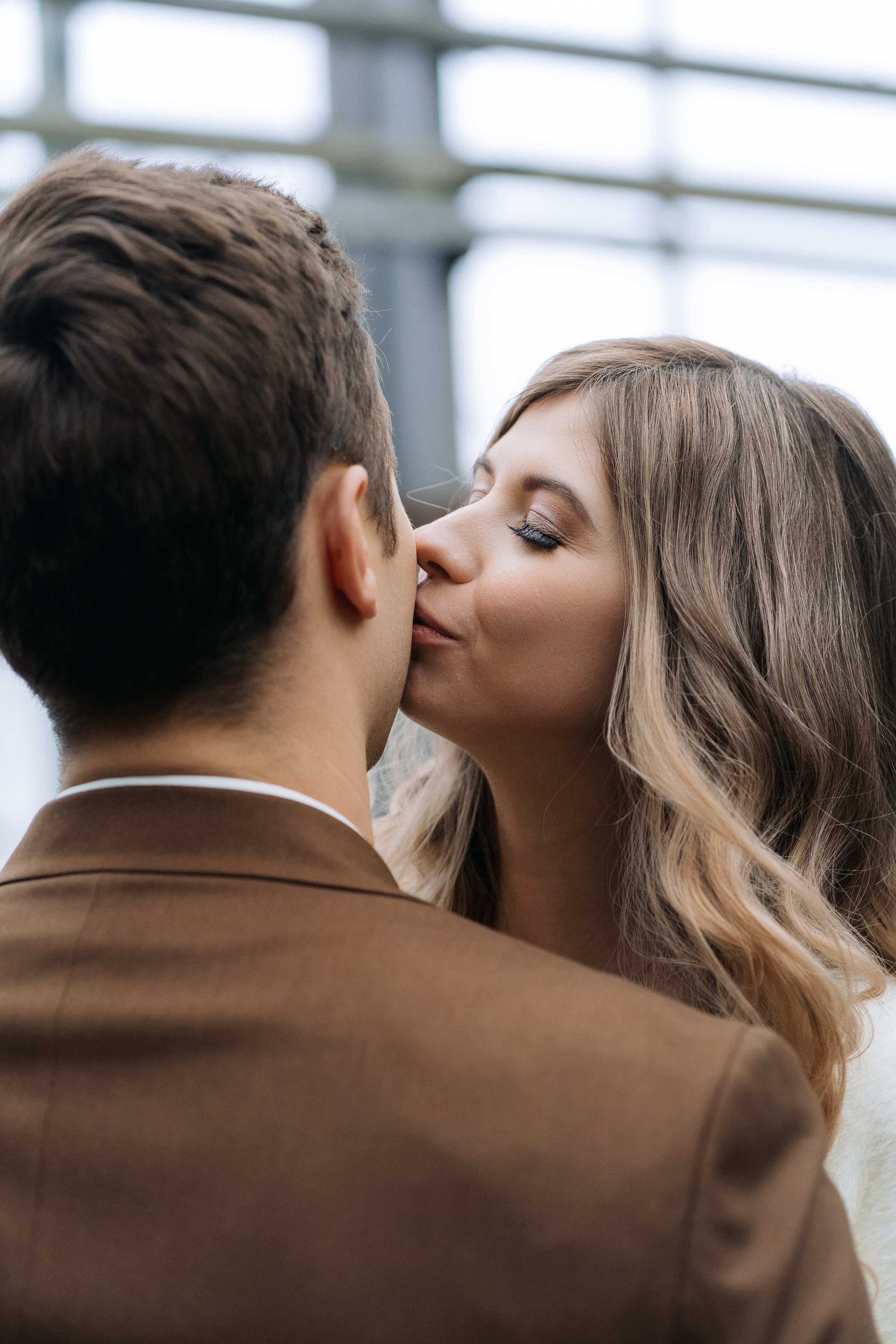 Свадебная фотосессия в оранжерее, Москва. Свадебный фотограф в Москве Анна Полушина