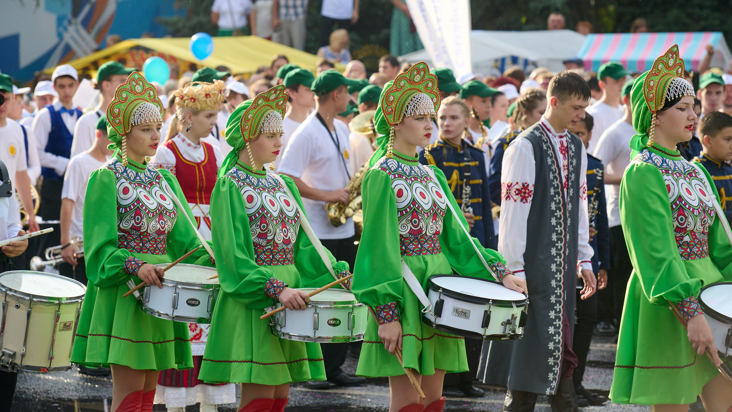 Фестиваль Серебряные Трубы Поволжья. шествие по главной улице города